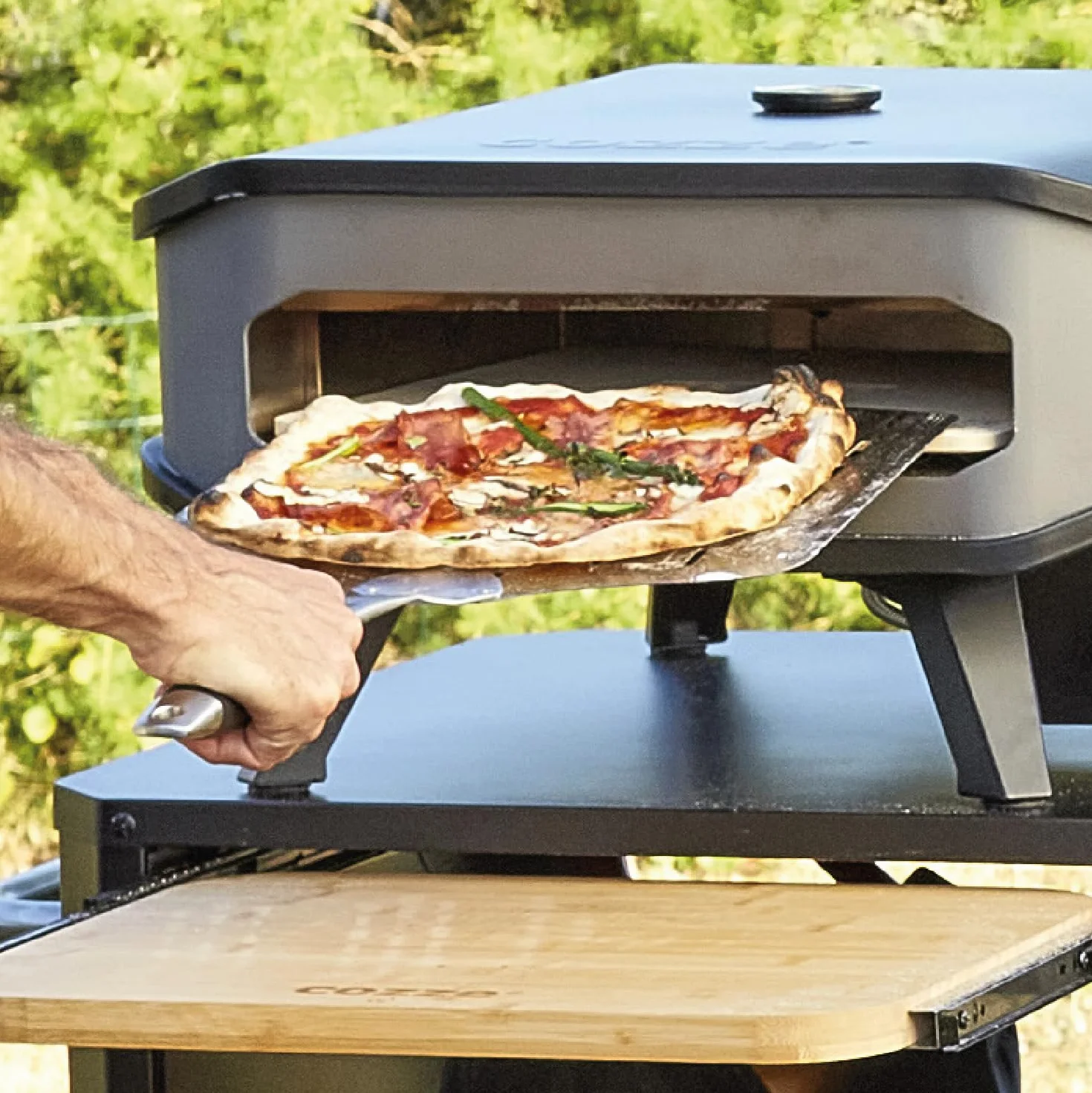 Cozze® lekka perforowana łopatka do pizzy 76 cm – 35x40 cm – aluminiowe ostrze 1,5 mm – uchwyt softgrip (stal nierdzewna/tworzywo) – mniej przypalonej mąki – skórzana pętelka – certyfikat LFGB