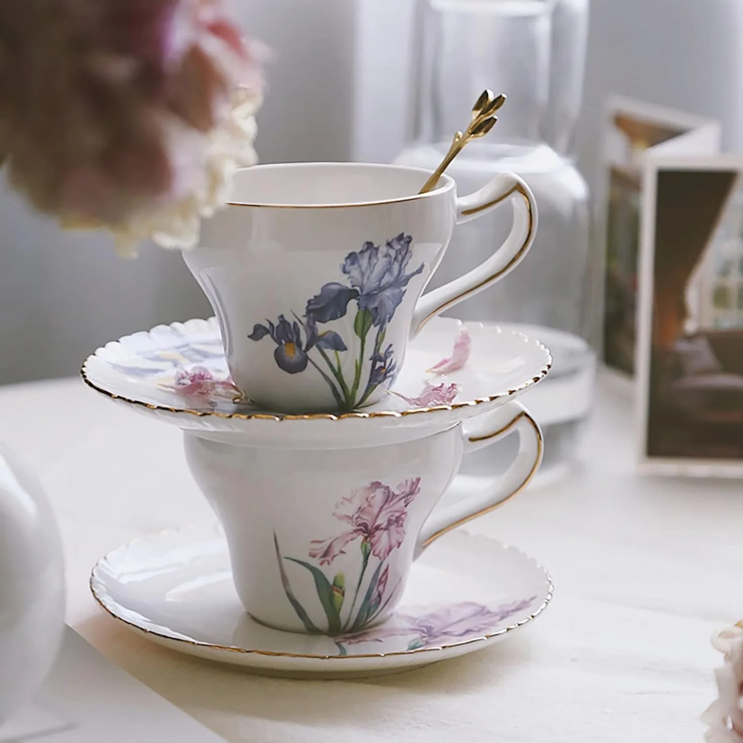 porcelanowa filiżanka i spodek, filiżanka do kawy, Ceramiczny kubek do kawy i spodek z wzorem Iris, porcelanowy zestaw do herbaty dla kobiet, filiżanki do latte