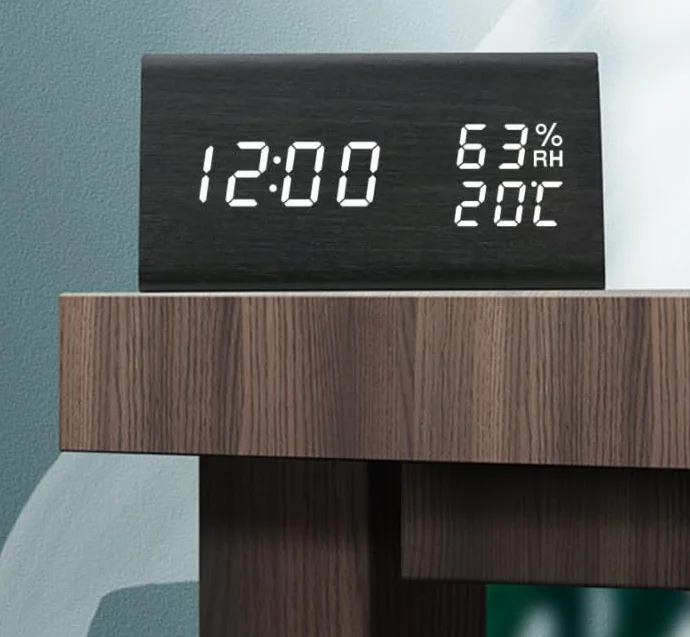 INF Budzik LED z drewna, ze wskaźnikiem temperatury i wilgotności