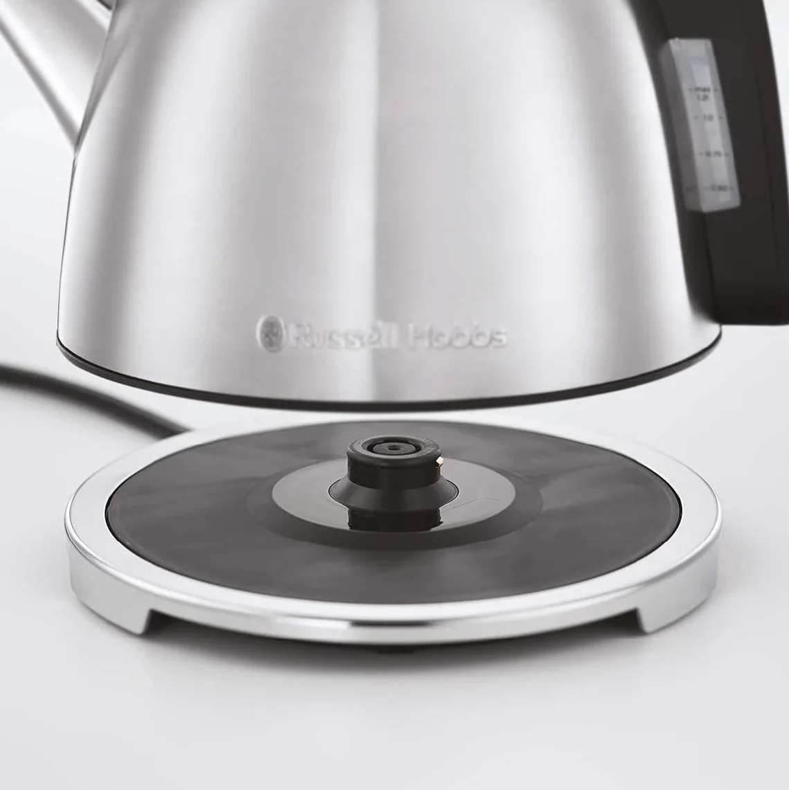 Russell Hobbs czajnik elektryczny, wymienny filtr antywapienny, markery szybkiego ładowania, filtr osadów, automatyczny włącznik, pojemność 1,2l, moc 2400W, stal nierdzewna, srebrny, Retro 25860-70