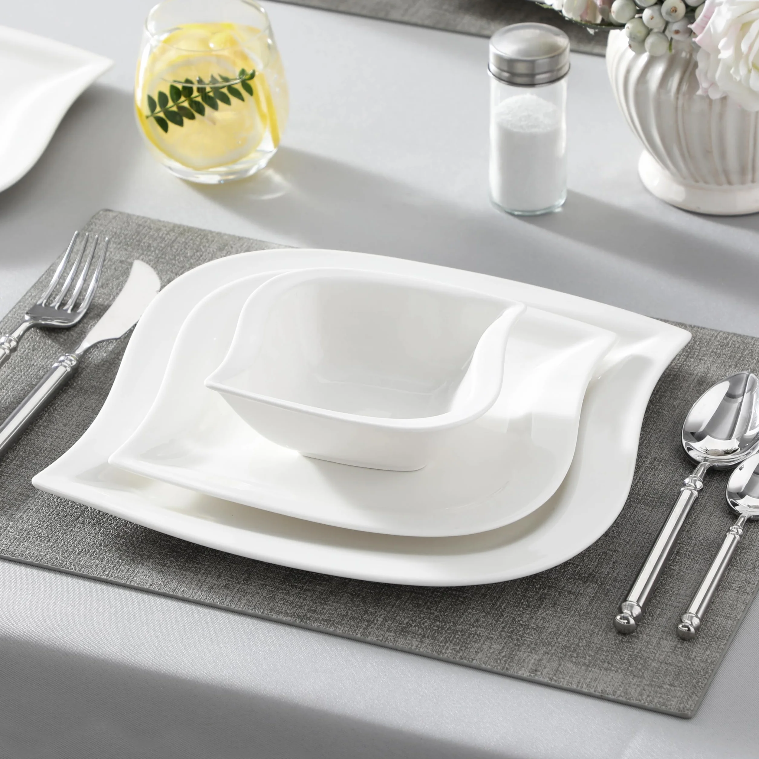 MALACASA Seria ELVIRA Zestaw naczyń z porcelany, 18-częściowy zestaw naczyń dla 6 osób z 6 talerzami obiadowymi 26 cm, 6 talerzykami deserowymi 21 cm, 6 miseczek na zupę 240 ml, białe