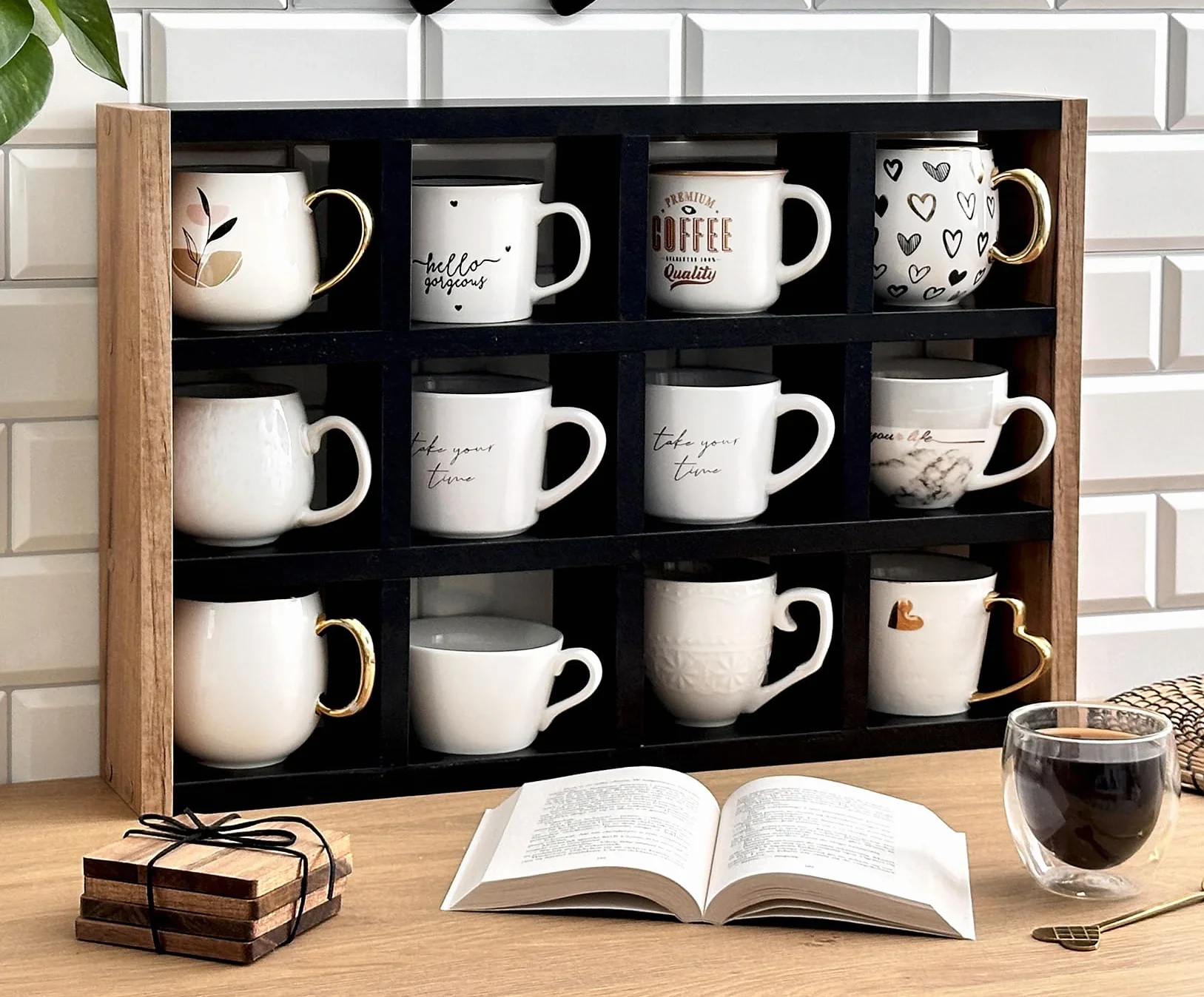 Stojąca półka na kubki – stylowy organizer na kubki, filiżanki i akcesoria | 12 przegródek | Bez montażu | Idealna do kuchni, jadalni i biura | Dąb Craft + czarny