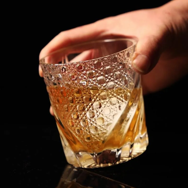 Eleganckie szklanki Japońskie rzemiosło, ręcznie rzeźbione szklane szare kubki, kryształowe szklanki do whisky Szklanki do napojów