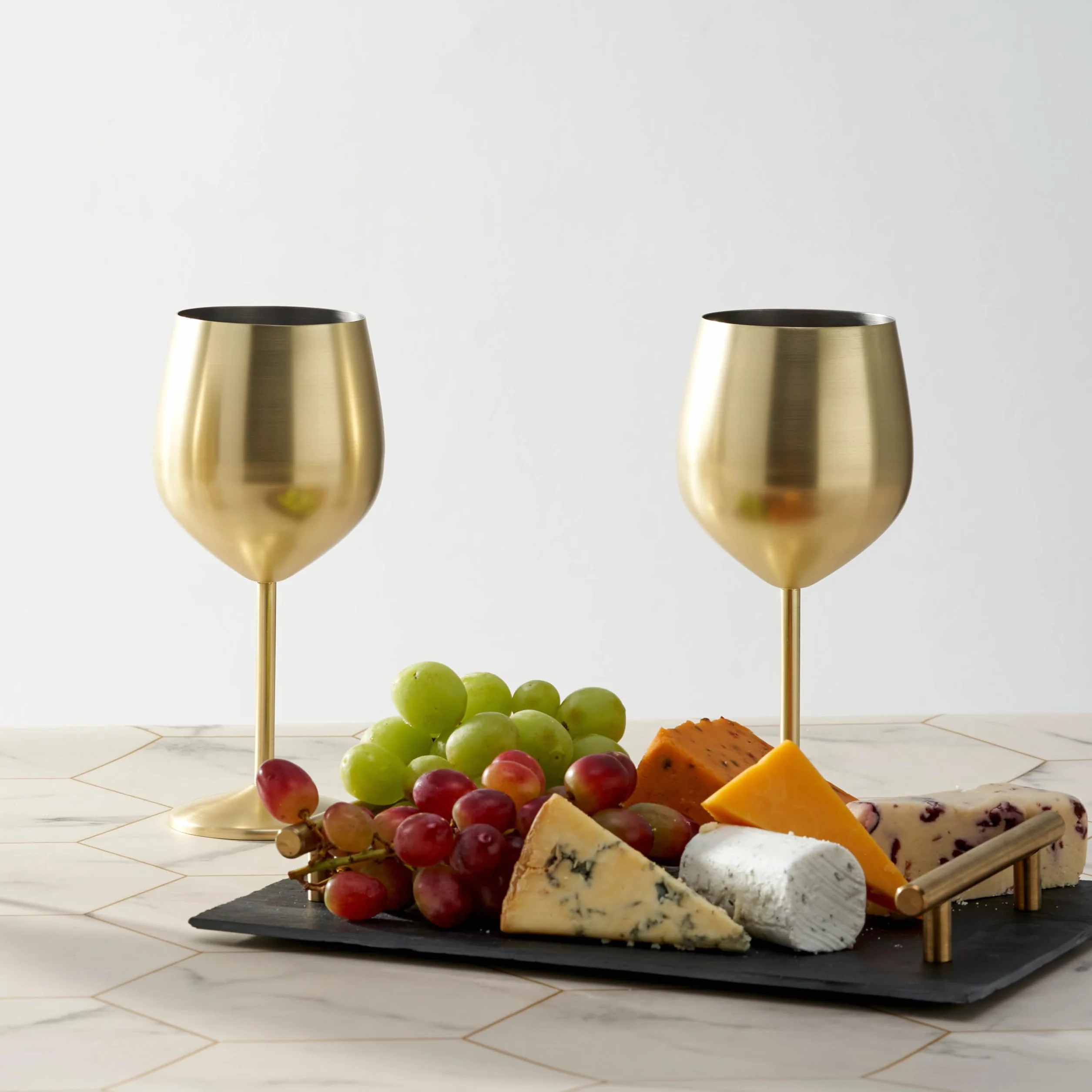 Oak & Steel - 2 złote matowe kieliszki do wina, 550 ml - Stal nierdzewna - Niezniszczalny szklany zestaw upominkowy do domowego baru, ślubu, rocznicy, przyjęcia urodzinowego, na zewnątrz i kieliszki