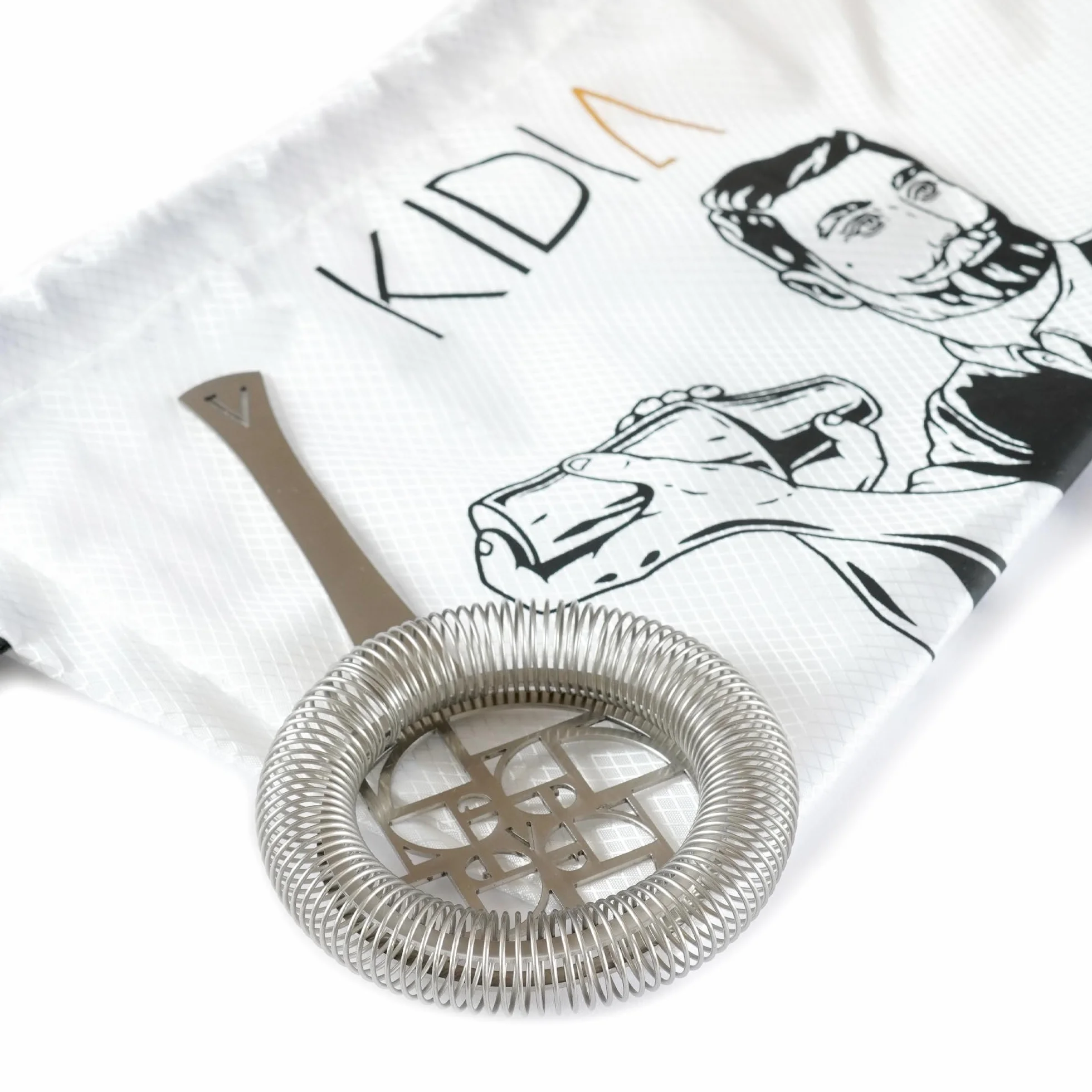 Kidia Strainer Geometric Lines – Sitko barmańskie Hawthorne ze stali 304 – Ergonomiczny design do techniki Throwing – Profesjonalna filtracja – Made in Italy + Plecak Barman