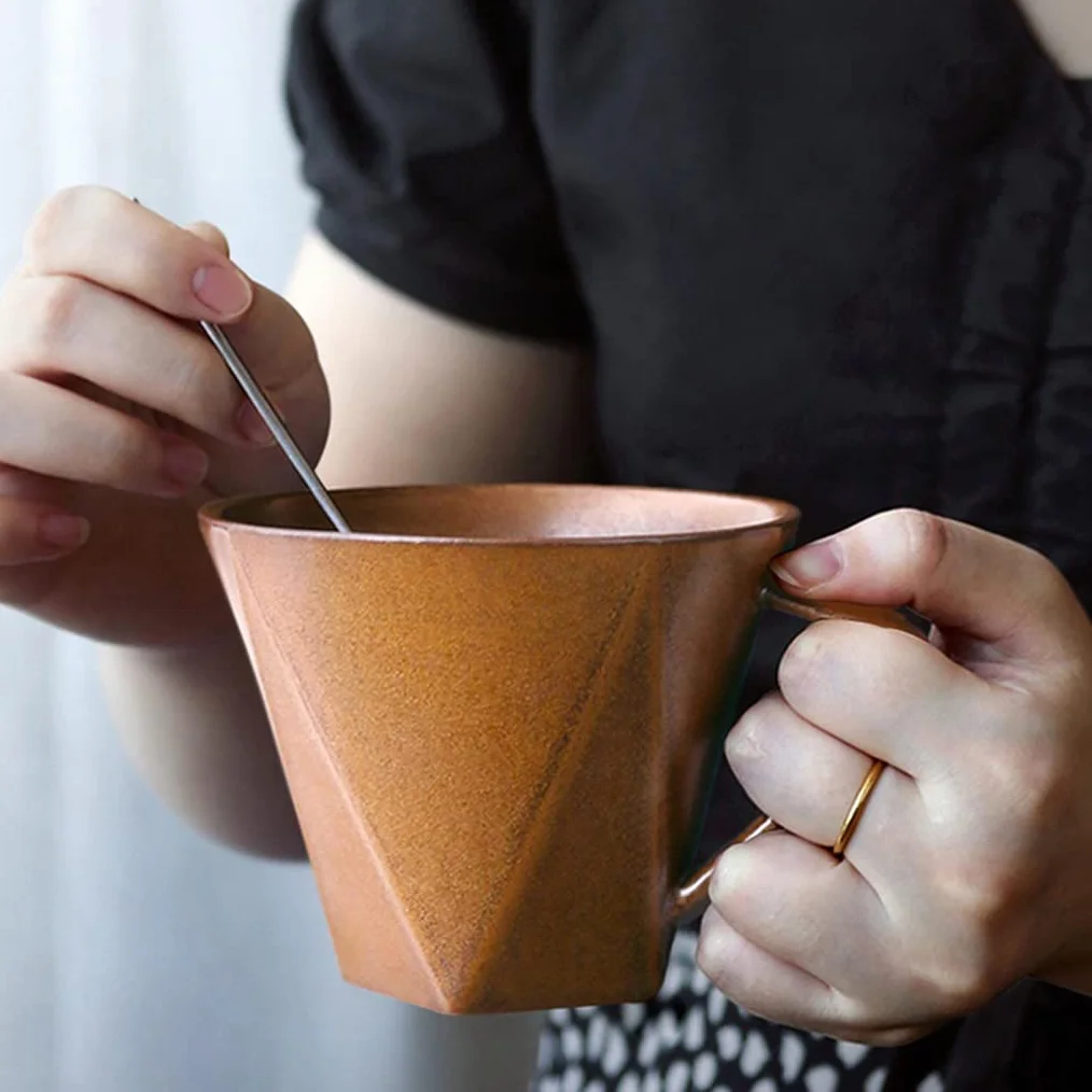 Ceramiczny kubek do kawy, duży prosty retro kubek do herbaty z uchwytem do cappuccino, kubek na mleko unikalny porcelanowy kubek do domu/biura, nadaje się do zmywarki i kuchenki mikrofalowej, wyjątkowy prezent biały-295 ml