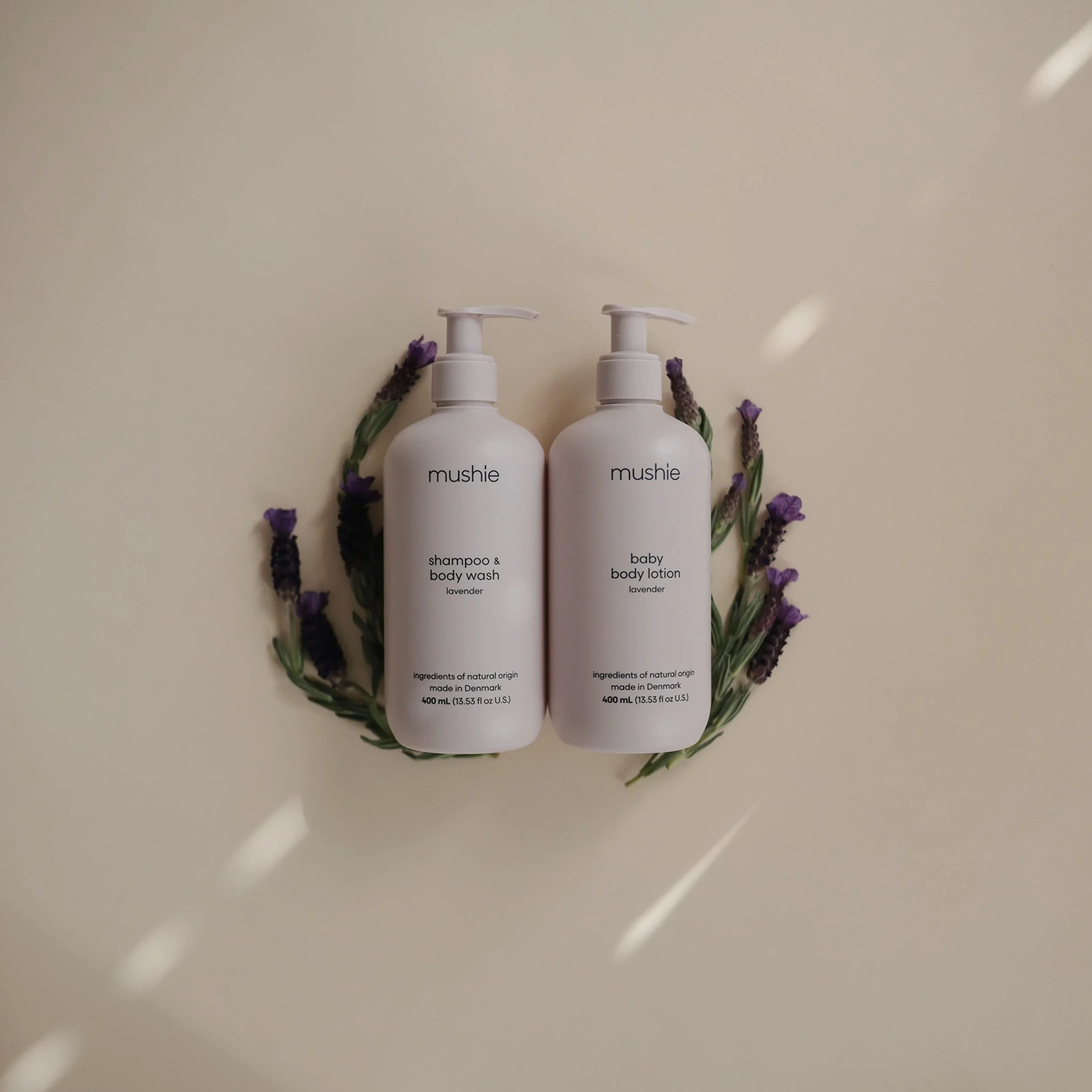 mushie Szampon i płyn do mycia ciała dla niemowląt | Delikatna formuła dla delikatnej skóry | Certyfikowany organiczny | Wyprodukowano w Danii, 400 ml (lawenda)