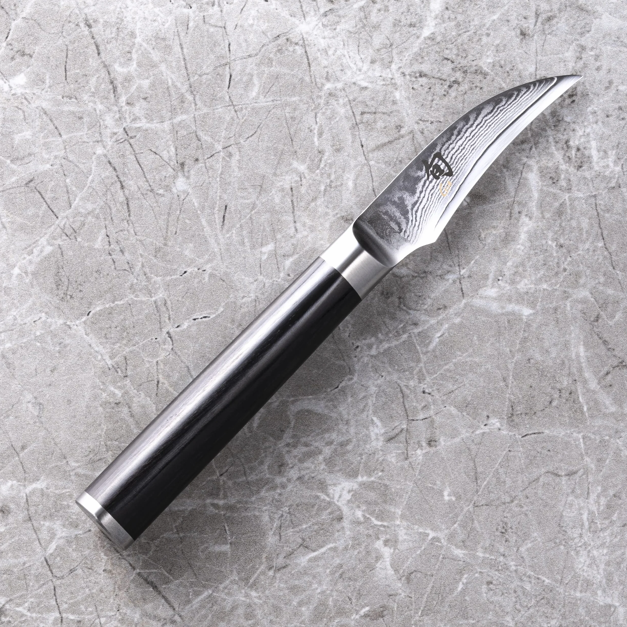 KAI Shun Classic japoński nóż do obierania 6,5 cm długość ostrza – nóż ze stali damasceńskiej 32 warstwy rdzenia VG MAX – 61 (±1) HRC – uchwyt z drewna pakka – wyprodukowano w Japonii – nóż turniejowy