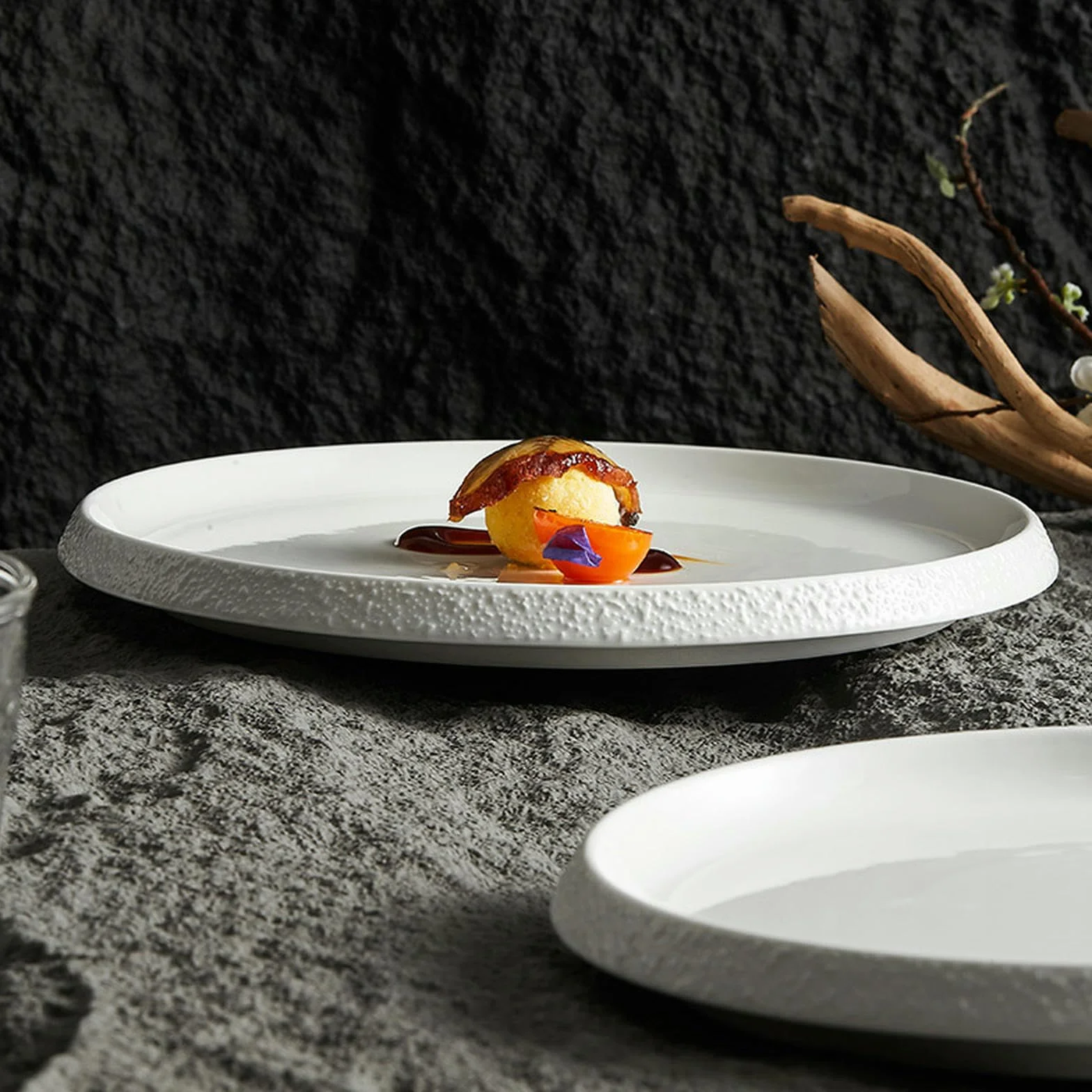 Biała porcelanowa kreatywna zastawa stołowa hotelowa, kamienna krawędź warzywo dom ceramiczny zachodni talerz do jadalni - biała kamienna krawędź płytka okrągła płyta - edycja 30 cm