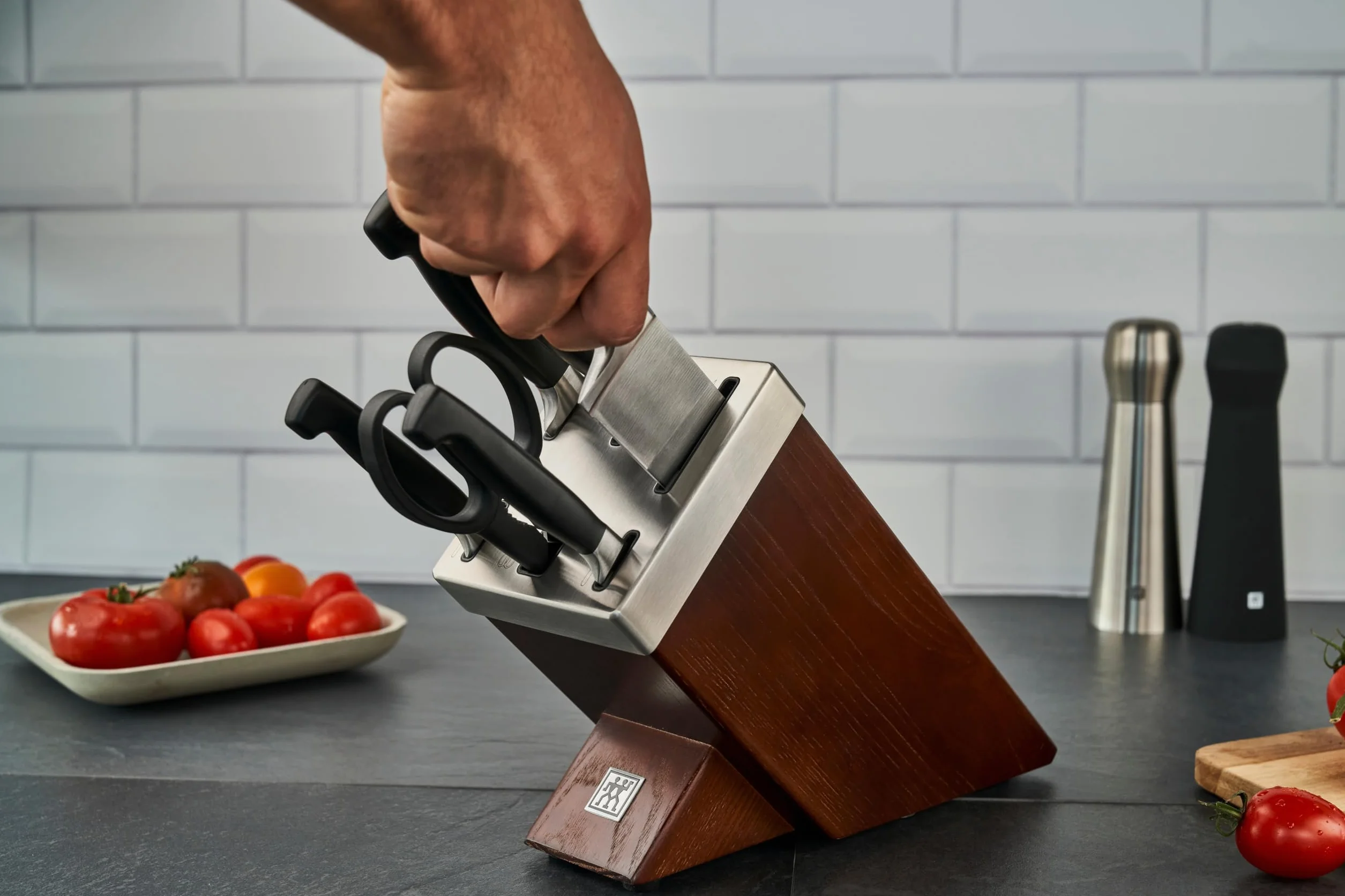 ZWILLING Selbstschärfender Messerblock, 7-tlg., Holzblock, Messer und Schere aus rostfreiem Spezialstahl/Kunststoff-Griff, Vier Sterne