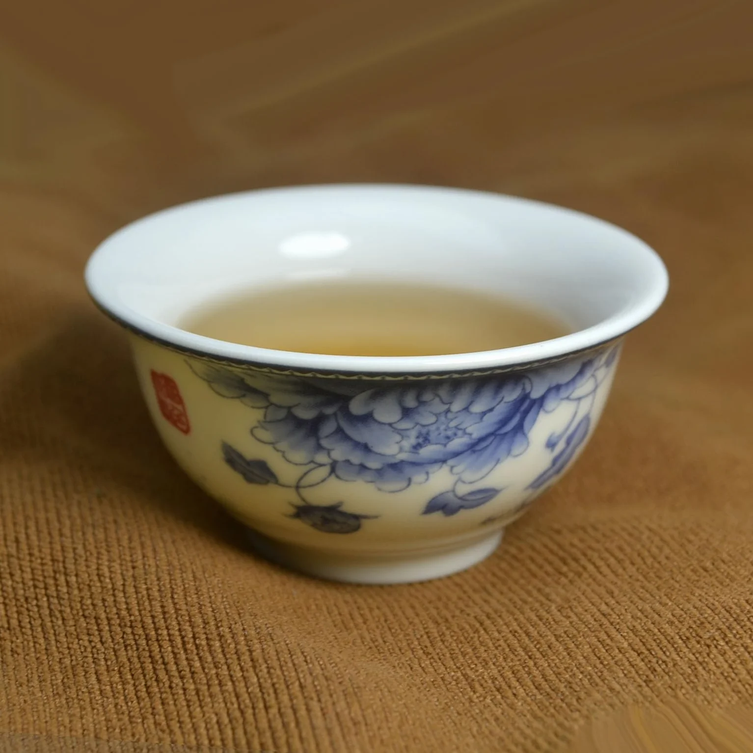 Liang baobao Chińska tradycyjna filiżanka do degustacji herbaty, zestaw 4 sztuk, 56 ml, biała porcelana, mini kubki na ceremonię herbaty Gongfu (piwonia)