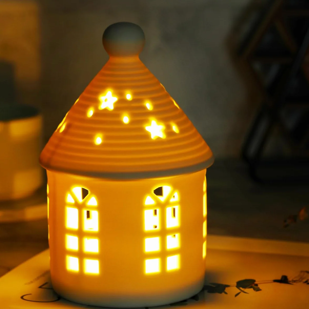 Ceramiczna latarnia morska dekoracja domu blat ręcznie rzeźbione figurki porcelanowe z oświetleniem LED bateria w zestawie