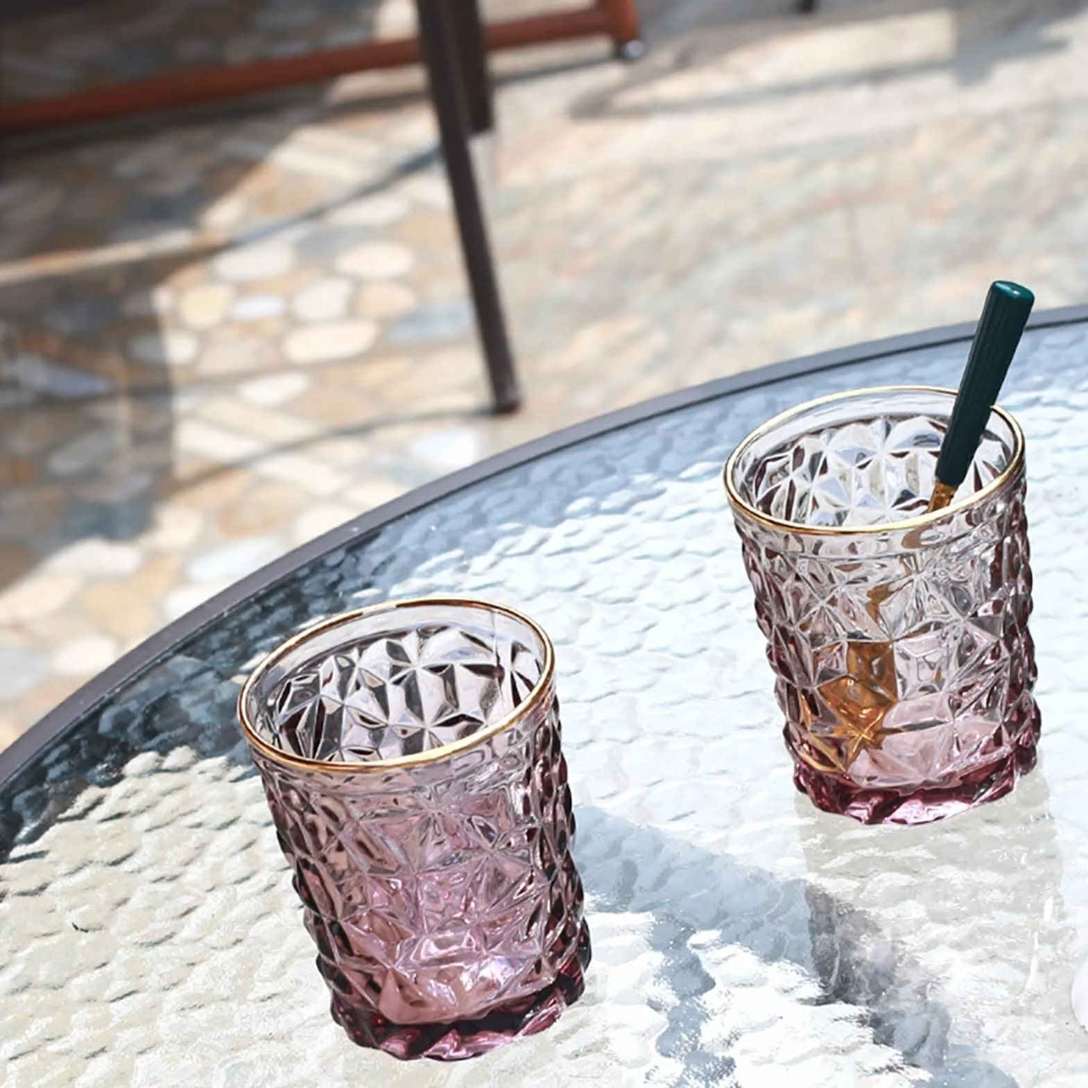 Szklanki Highball, trwały zestaw 2 szklanek do picia w kształcie diamentu, wina, whiskey, koktajli, kieliszek do soku, czerwony szklany kubek ze złotą krawędzią odpowiedni do koktajli, wody, soku, piwa, wina