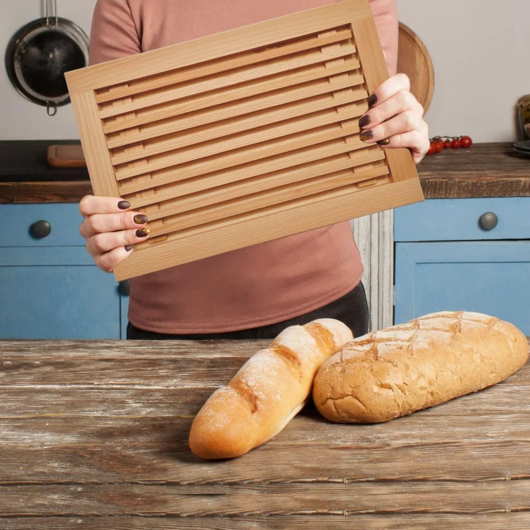 Deska do krojenia chleba z drewna bukowego z półką na okruchy