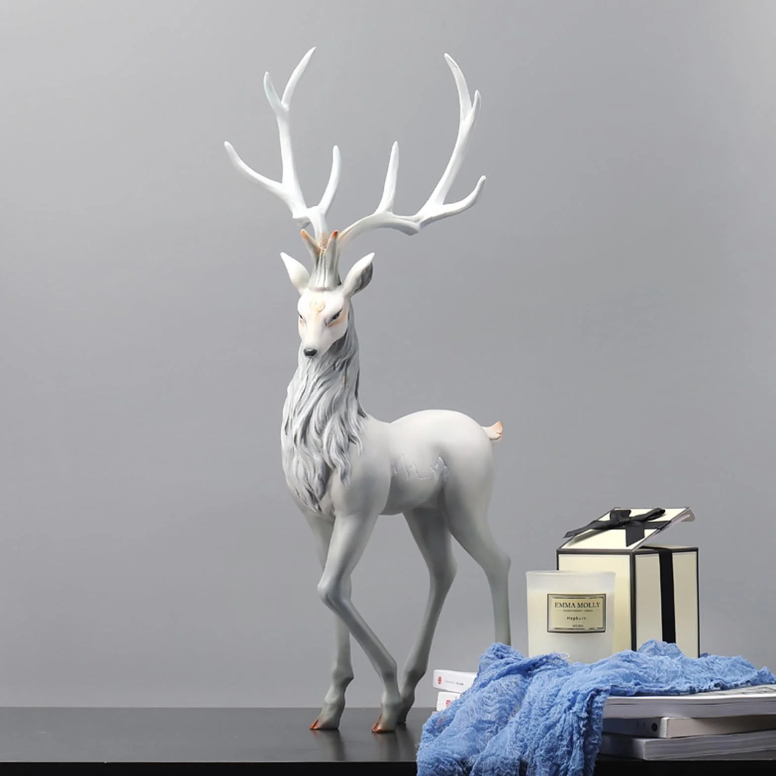 Generisch Figurka renifera, figurka renifera, klasyczna statuetka stołu renifera, elegancka statuetka jelenia do dekoracji bożonarodzeniowych, figurki zwierząt łosia z żywicy do dekoracji wnętrz