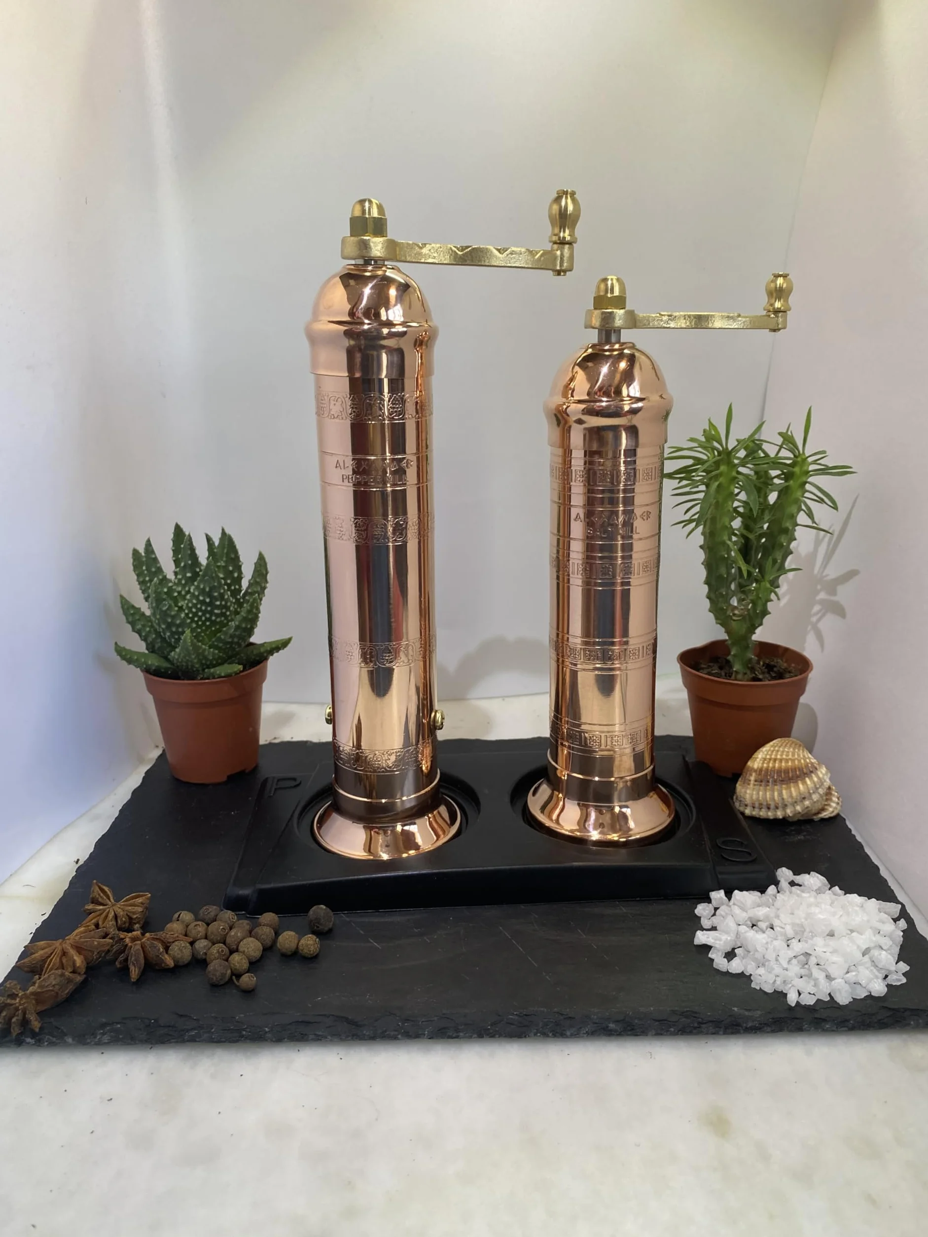 Europejski autentyczny grecki 2-częściowy zestaw miedzi: młynek do pieprzu 23 cm / 22,9 cm i młynek do soli 20 cm / 20 cm elegancki - absolutnie wykwintny luksusowy kuchenny shaker prezentowy 404/408