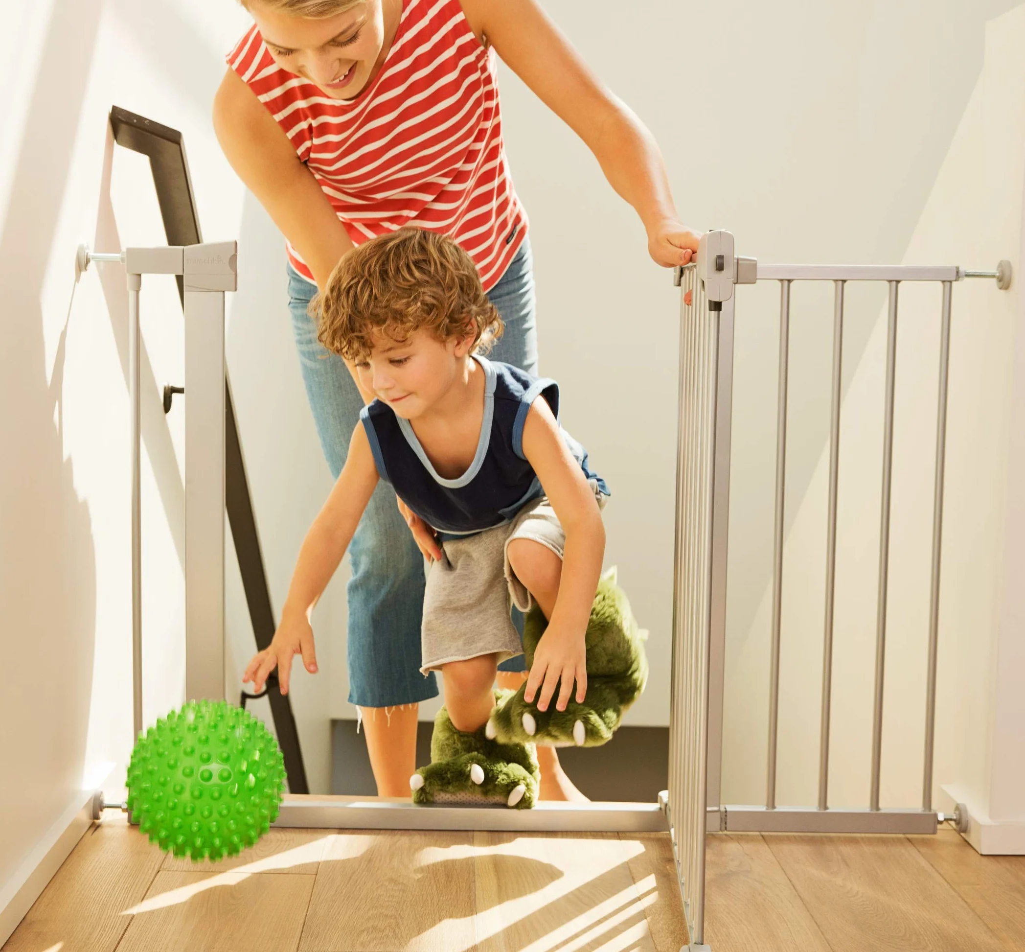 Lindam by Munchkin 7 cm Pressure Fit Universal Gate Extension, White