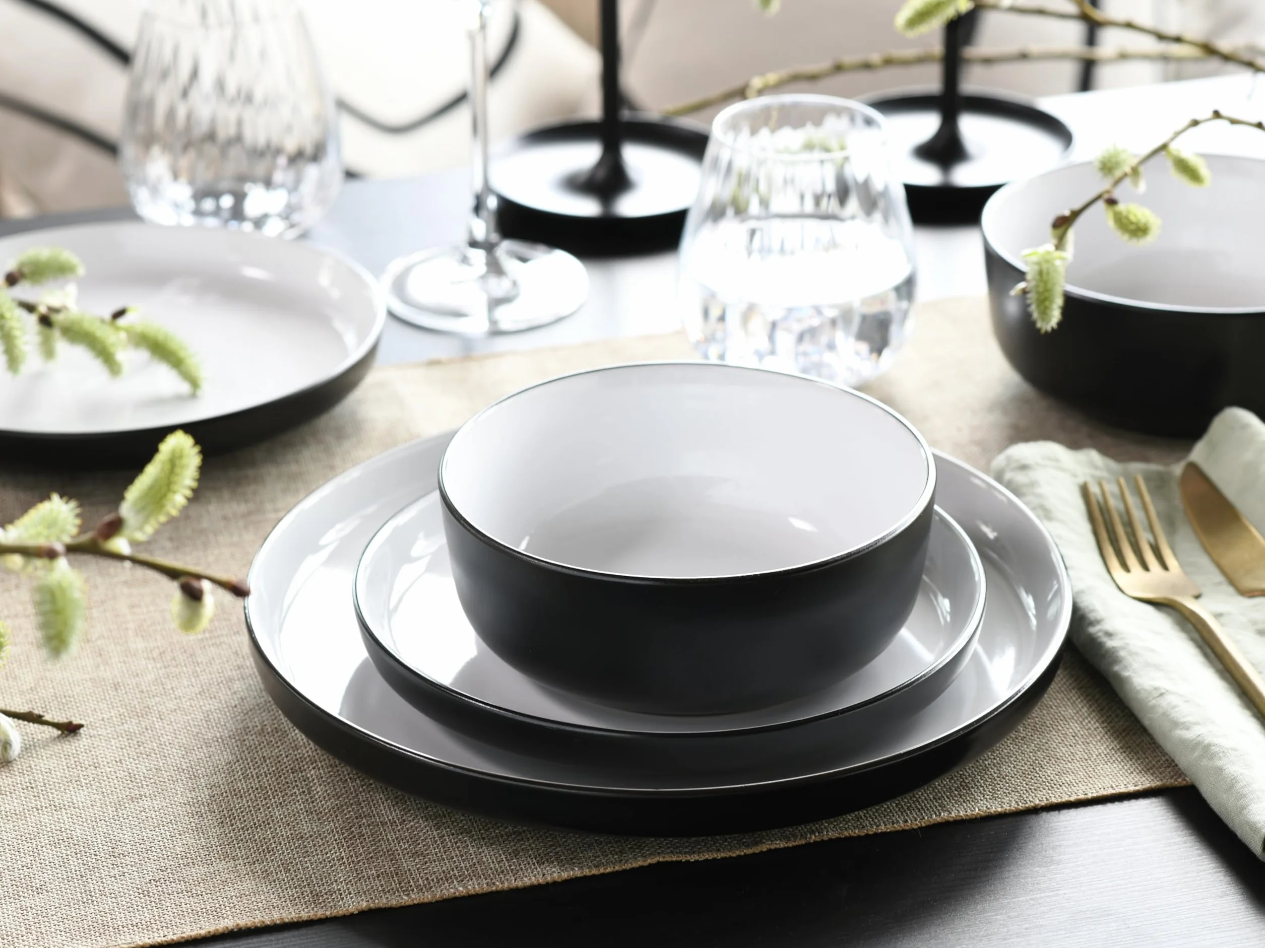 CreaTable, 21598, seria nordycka fajna czerń, 16-częściowy zestaw dla 4 osób, zestaw do kombi ze stali nierdzewnej, do mycia naczyń i mikrowelleeignet, jakość