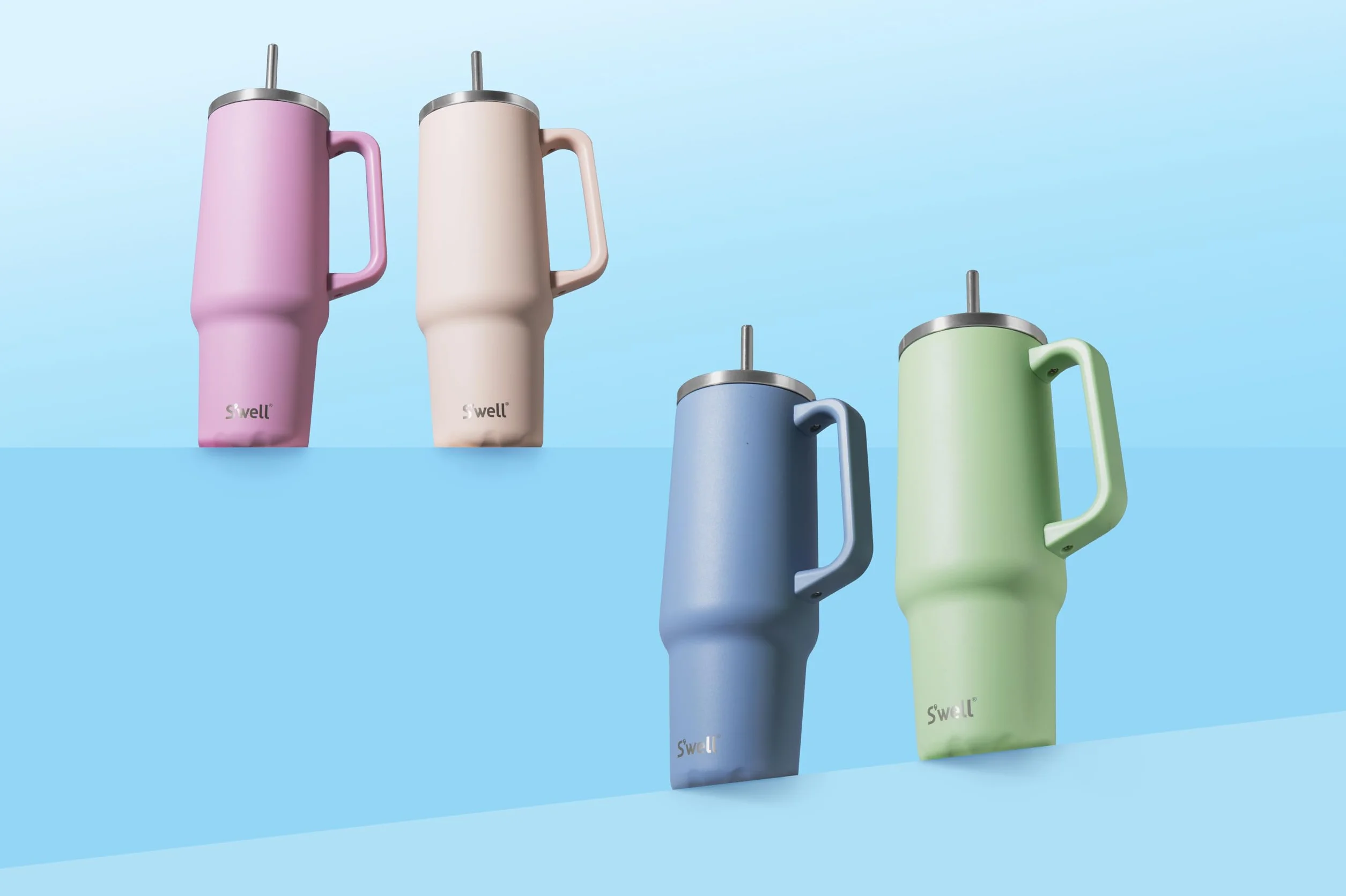 S'well Tumbler XL, kubek do napojów wielokrotnego użytku, ze słomką, trójwarstwowa butelka ze stali nierdzewnej, utrzymuje napoje gorące przez 50 h i zimno przez 10 h, 1180 ml, niebieska hortensja