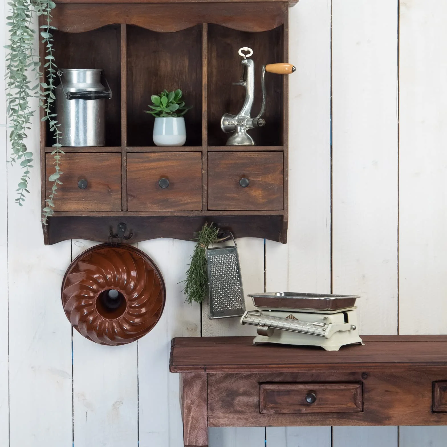 DESIGN DELIGHTS Belle Regał Ścienny z Szufladami i Haczykami, 62 cm, Drewno Mahoniowe, Kuchenny, Wiszący w Stylu Vintage, Szafka Ścienna