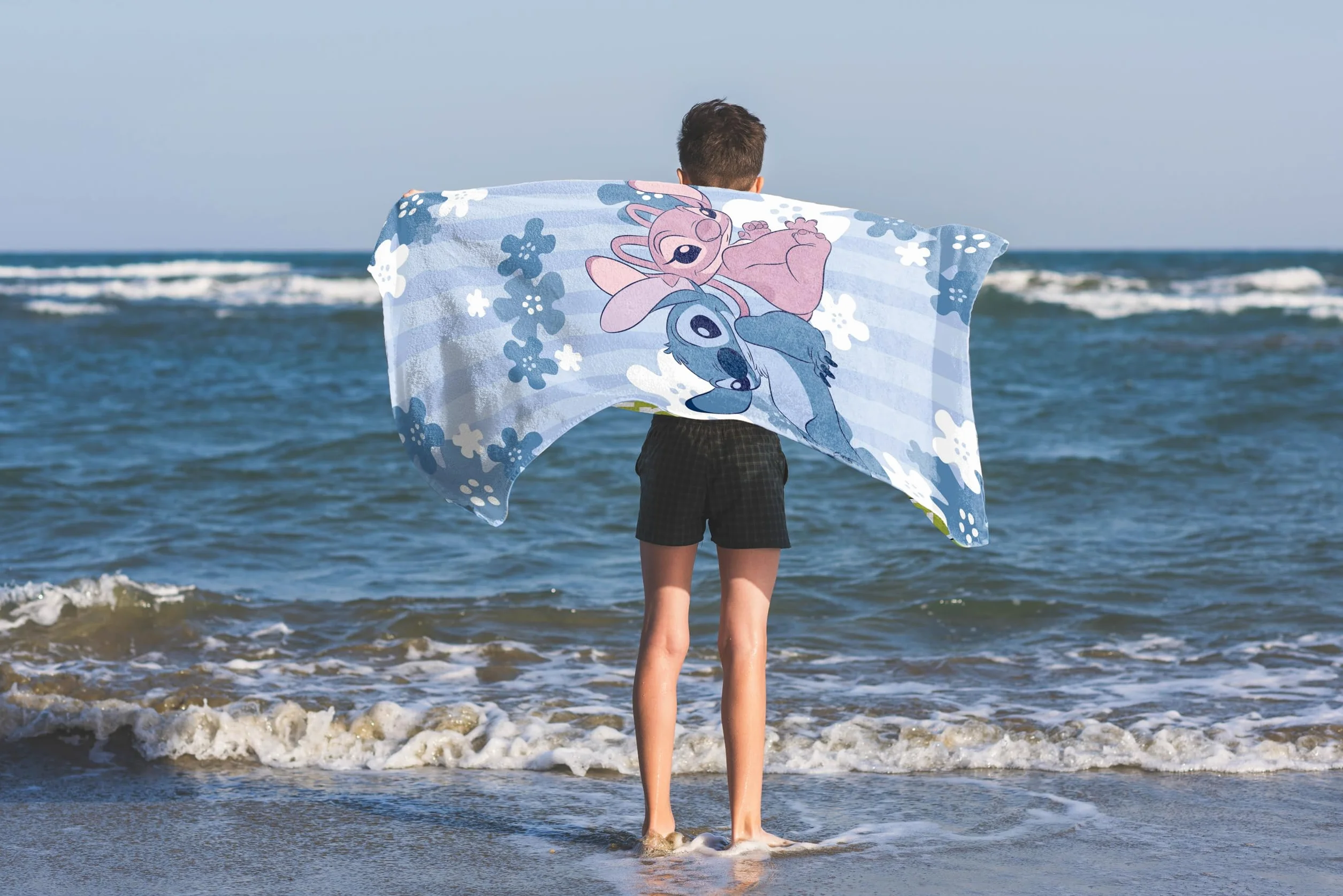 Jay Franco Kids Disney Lilo i Stitch 100% bawełniany ręcznik plażowy – 71 x 147 cm Super miękki ręcznik kąpielowy, basenowy i podróżny, oficjalny produkt licencjonowany, niebieski