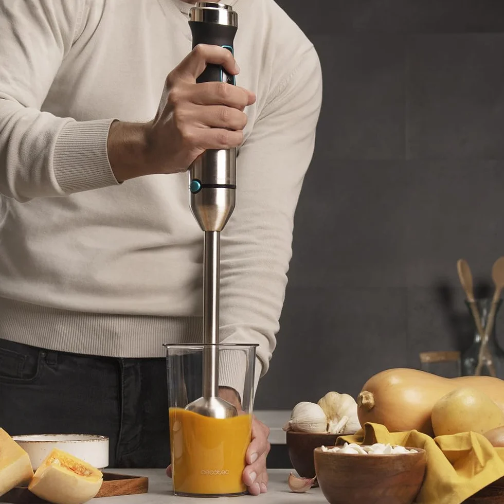 Cecotec Blender ręczny Power Pulsar 2300 MAX. Maksymalna moc 2300 W, 4 ostrza z czarną powłoką tytanową, stopą XL, szklanką 700 ml z pokrywką, prętami i rozdrabniaczem z wylewką lodu
