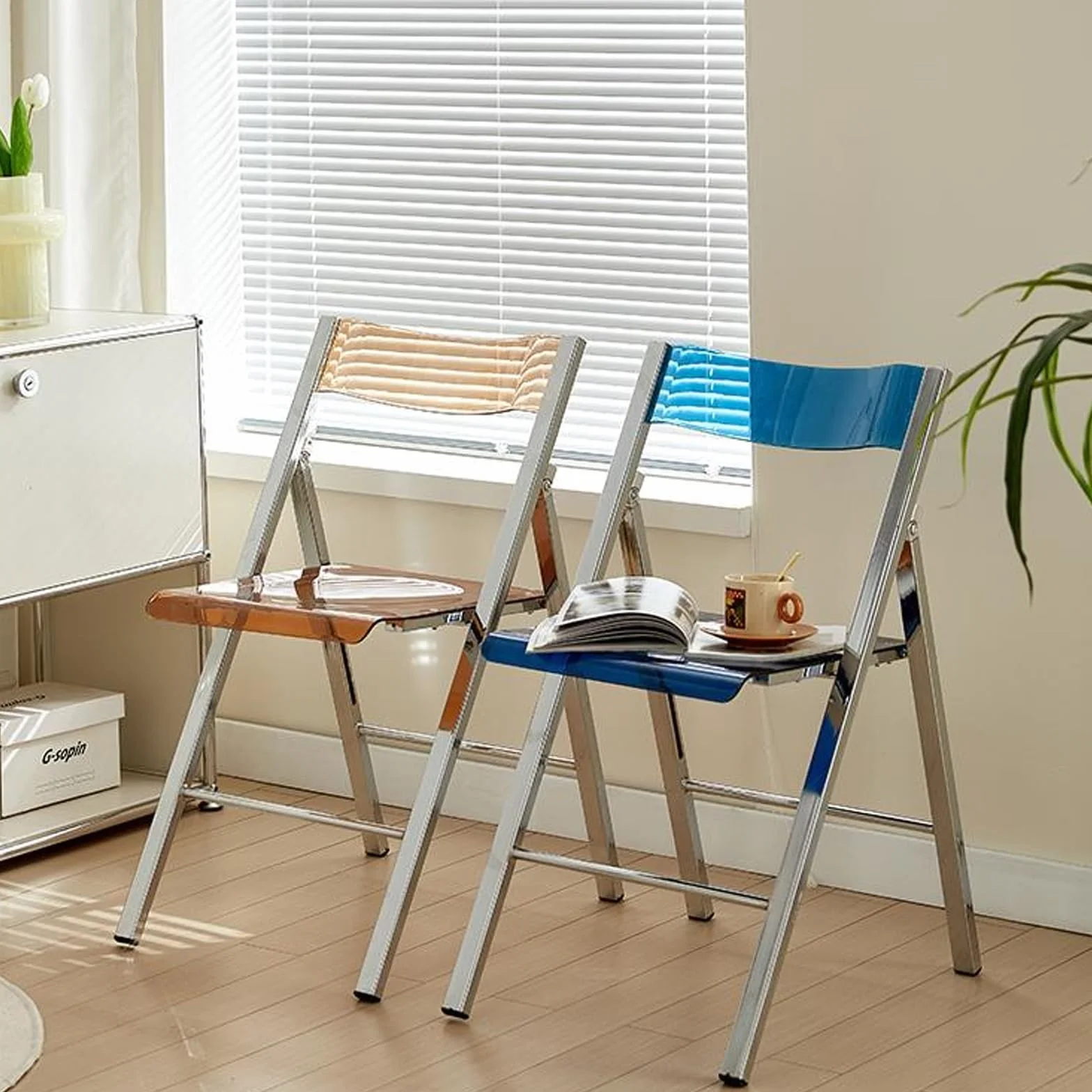 Nowoczesne przezroczyste krzesło składane z grubym akrylowym oparciem do układania w stos i oszczędzającym miejsce design do salonu jadalni sypialni gabinetu proste i stylowe