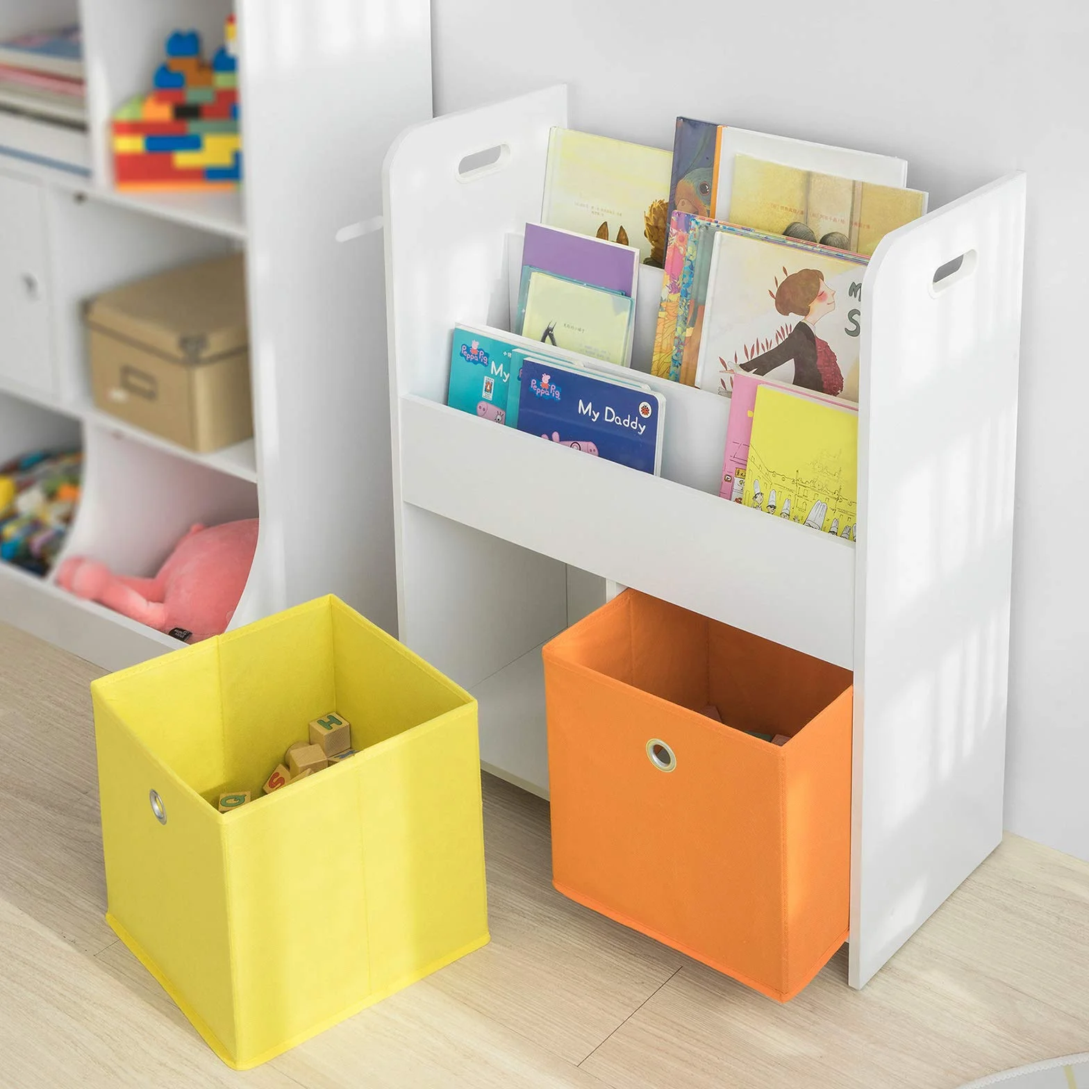 SoBuy KMB27-W dziecięcy regał na książki z 3 półkami i 2 pudełkami z materiału, regał do przechowywania zabawek, organizer na zabawki, biały, szer. x wys. x gł.: 58 x 76 x 27 cm