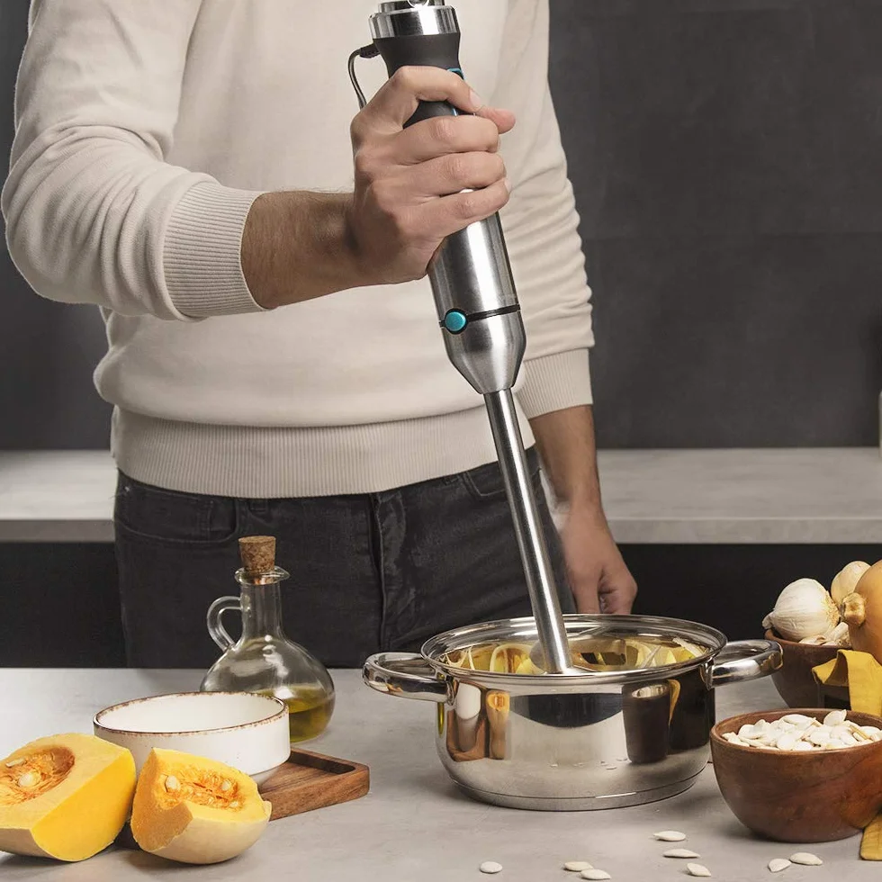 Cecotec Blender ręczny Power Pulsar 2300 MAX. Maksymalna moc 2300 W, 4 ostrza z czarną powłoką tytanową, stopą XL, szklanką 700 ml z pokrywką, prętami i rozdrabniaczem z wylewką lodu