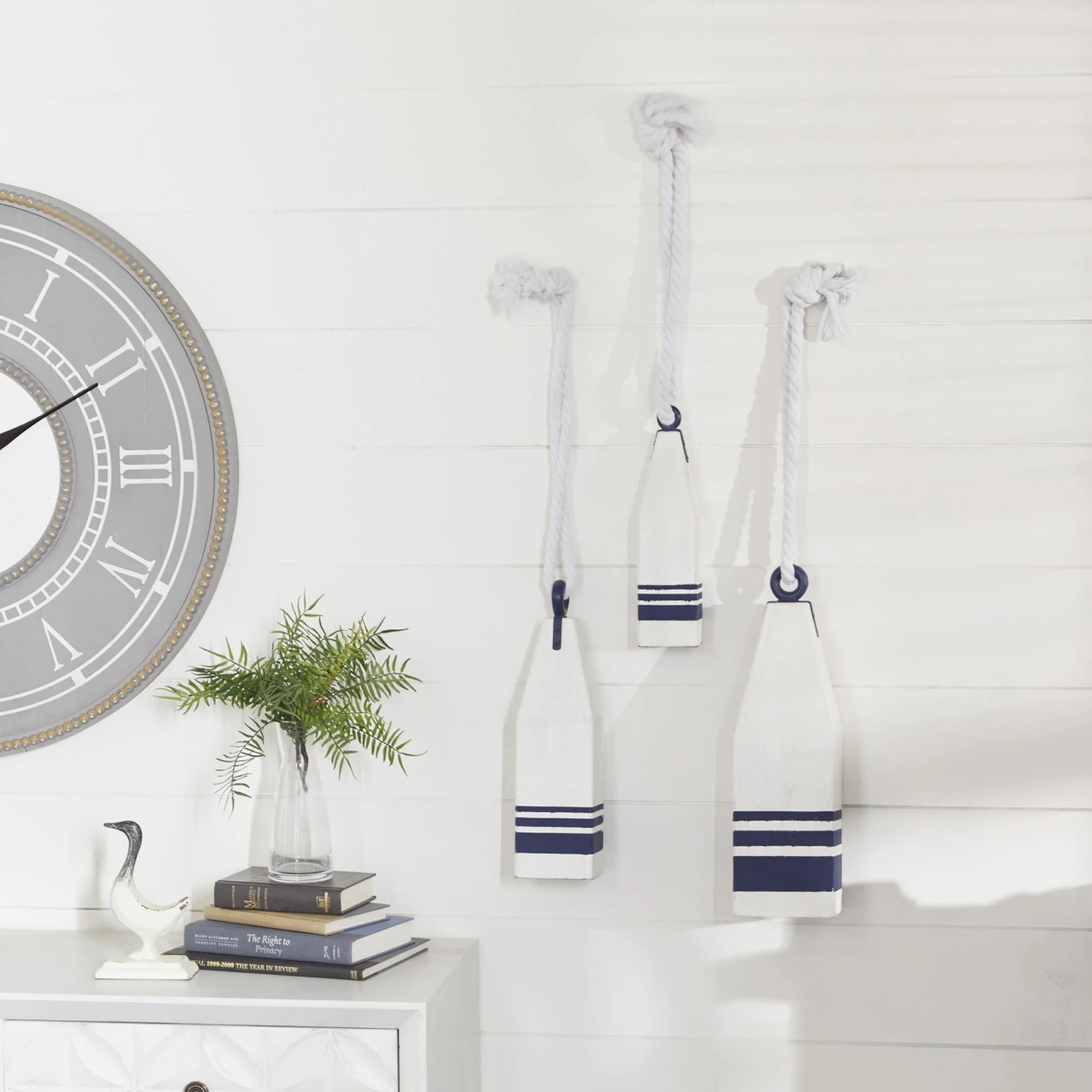 Deco 79 Drewniana boja ręcznie wykonana rzeźba z akcentami liny, zestaw 3 szt., 43 cm, 38 cm, 30 cm wysokości, biała