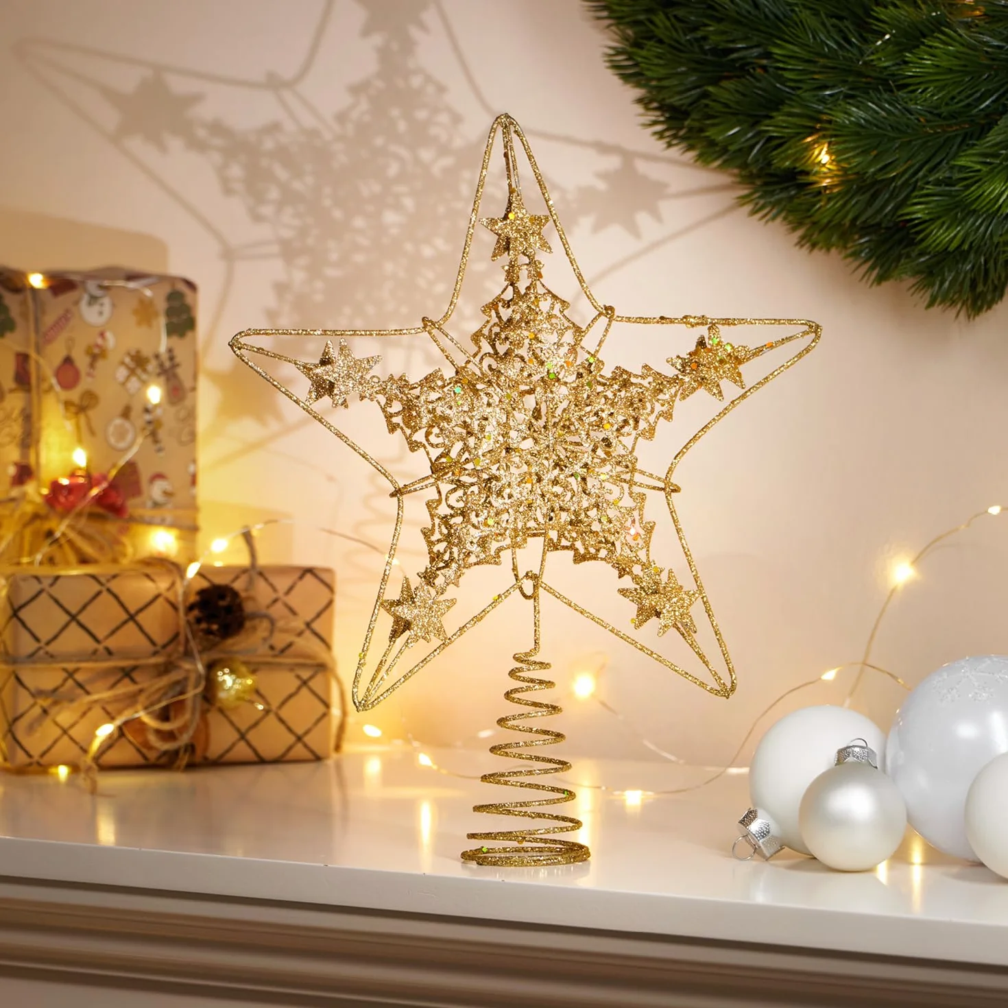 COM-FOUR® deco star Christmas - Ozdoba swiateczna gwiazda wykonana z metalu - stojaca poinsecja z brokatem - zloty wierzcholek choinki (zloty / 28cm)