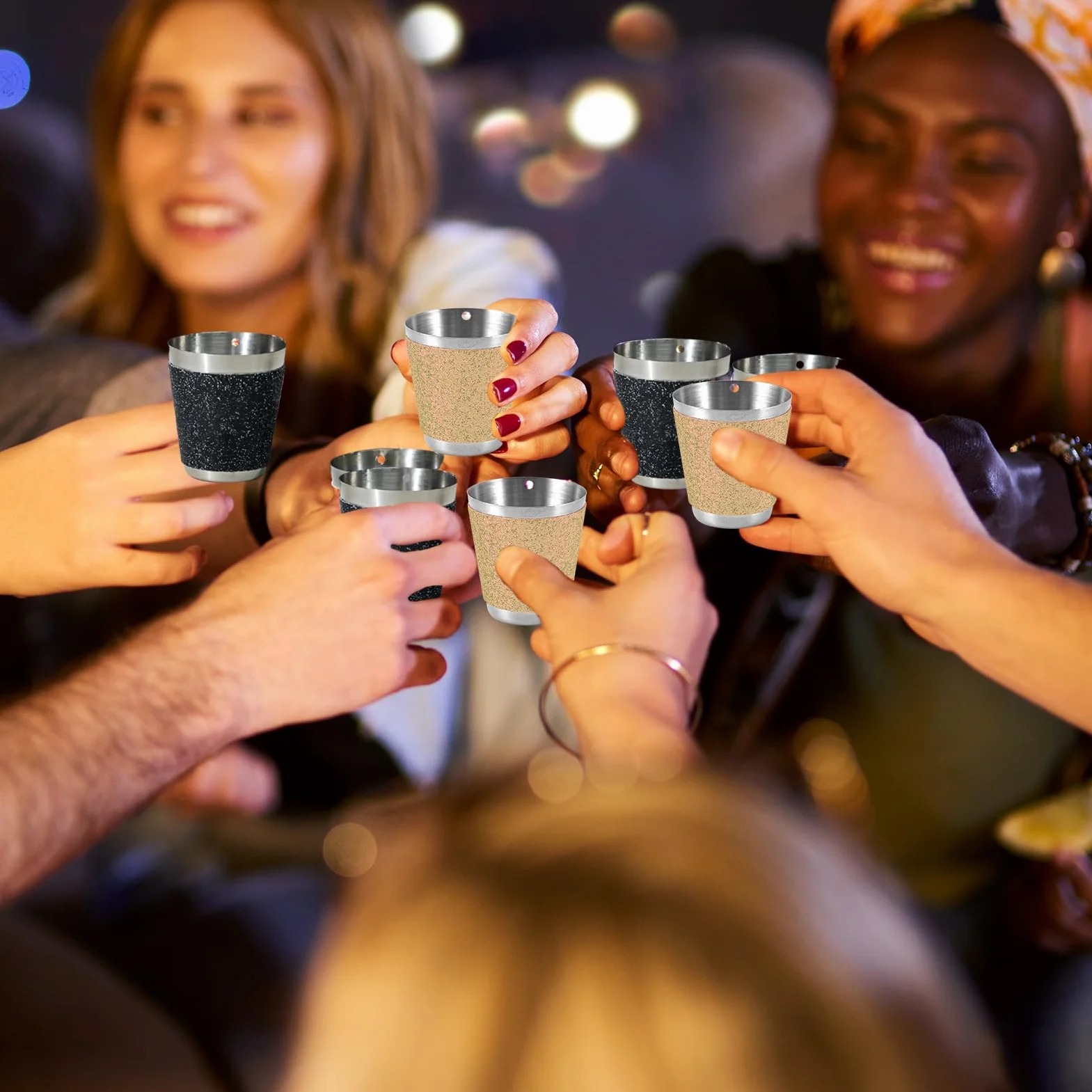 30 ml kubki do shotów ze stali nierdzewnej: 12 sztuk kieliszków do powieszenia, kieliszków do wódki z łańcuszkiem, na wesela, wieczór kawalerski, karnawał, degustację wina, kolor żółty +