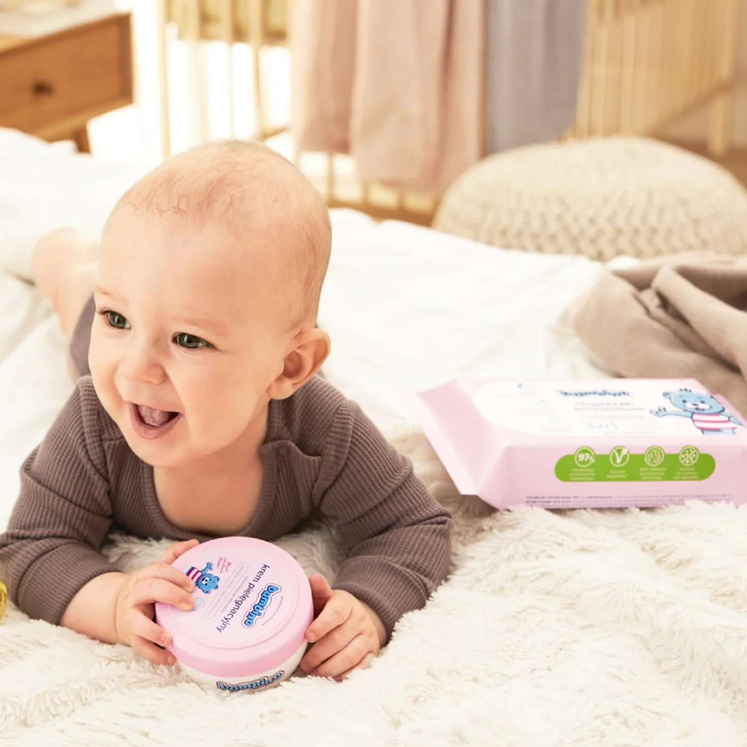 Bambino Chusteczki Emolientowe 3w1 Duopack – 2×57 sztuk, hipoalergiczne dla niemowląt od 1. dnia życia, z pantenolem, witaminą E i bawełną, 97% składników naturalnych