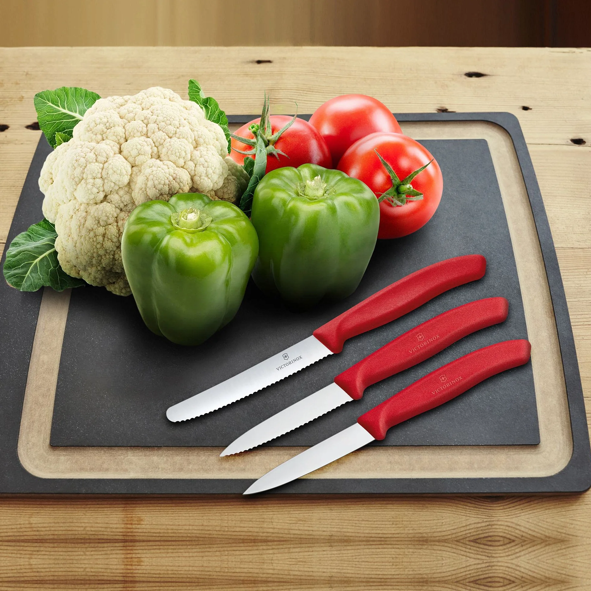 Victorinox, 6.7111.3, Swiss Classic, Gemüsemesser-Set, 3-teilig, Extra scharfe Klinge, mit geradem Schliff, robuster Kunststoff-Griff, Rot, Made in Switzerland, Spülmaschinengeeignet