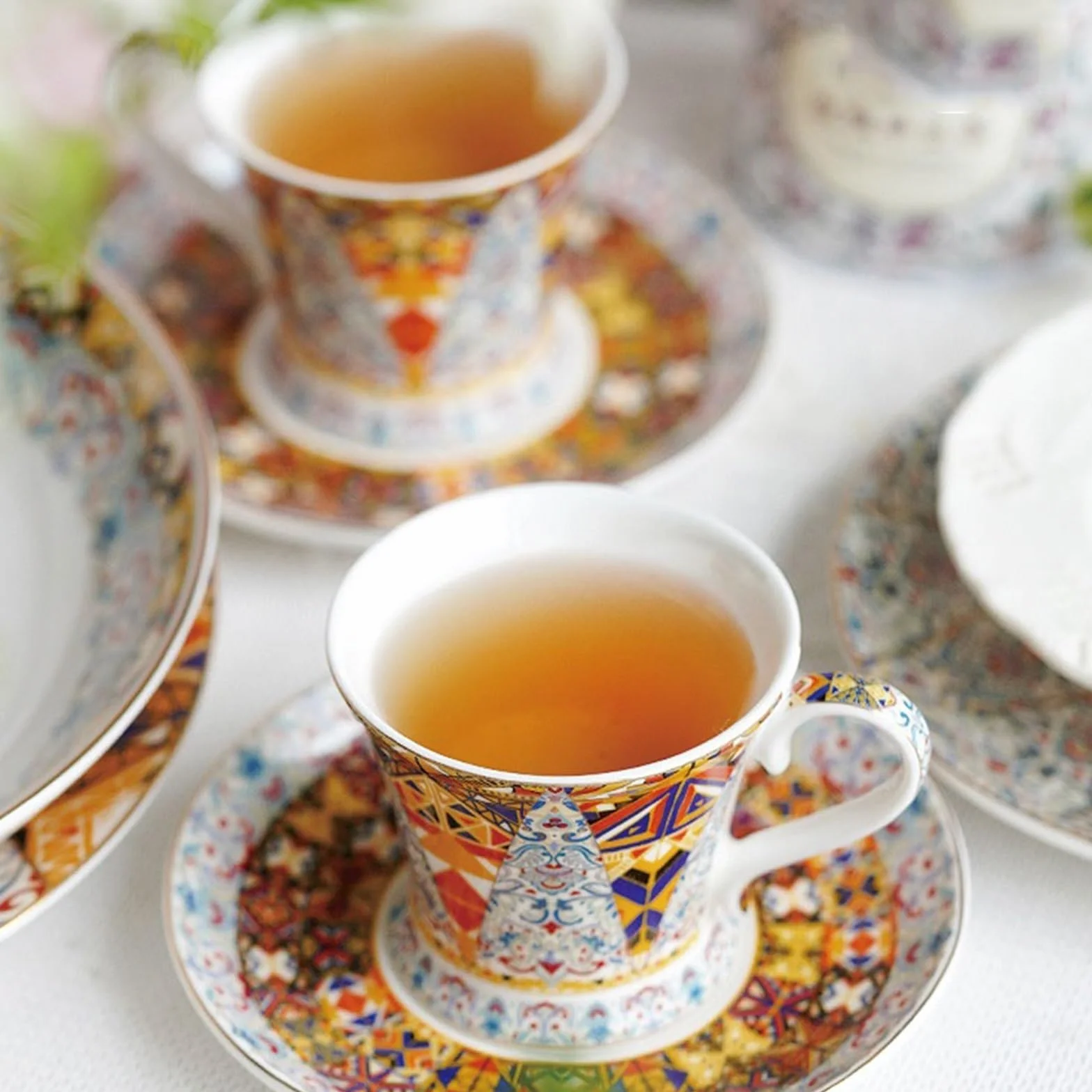 Wykwintne wysokiej jakości wykwintne kubki do kawy i spodki z porcelany kostnej zestaw vintage popołudniowa herbata zastawa stołowa talerze przekąski pudełko zestaw do domu biura