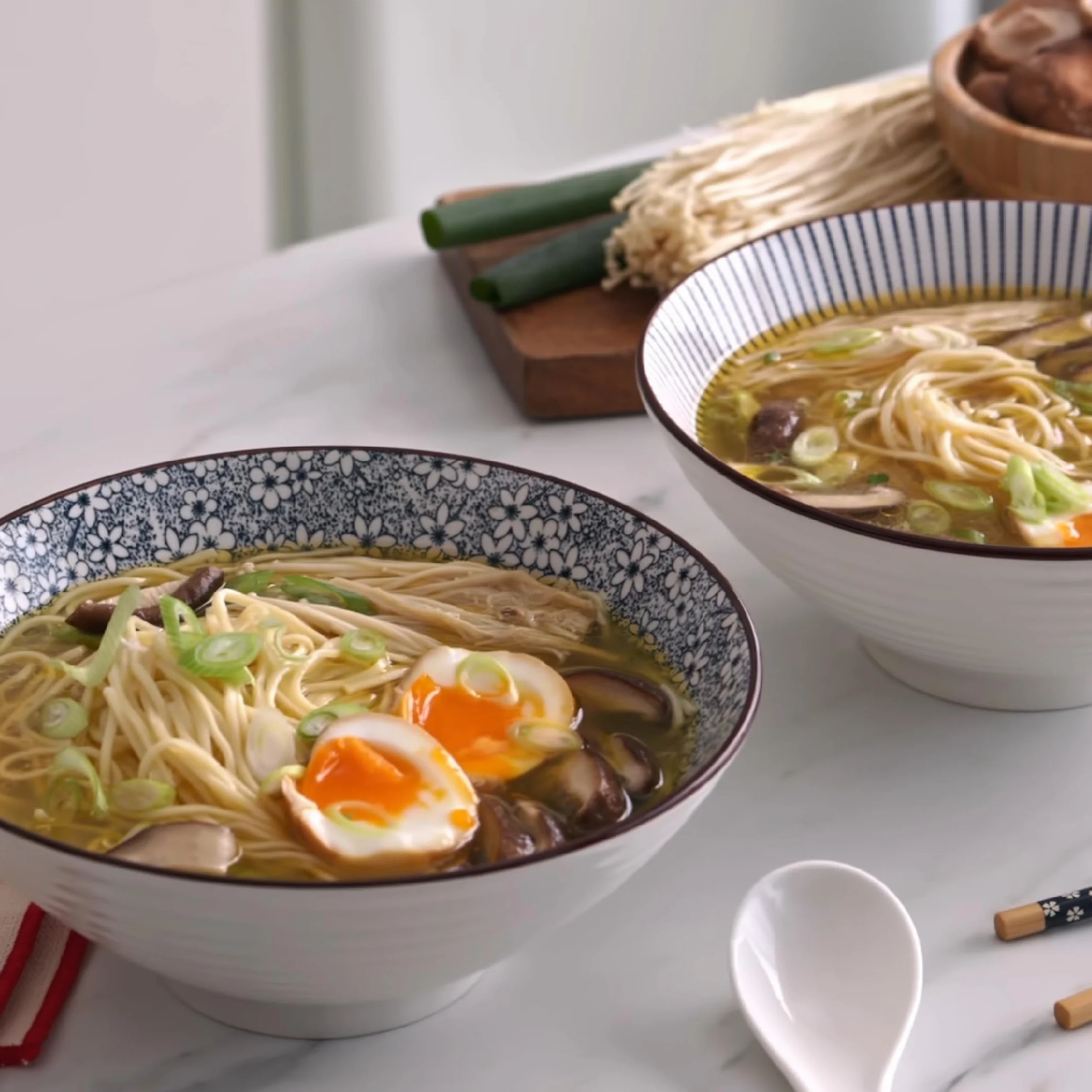 IBILI - Zestaw do Ramen Sapporo, miska + łyżka + 2 pałeczki, porcelana