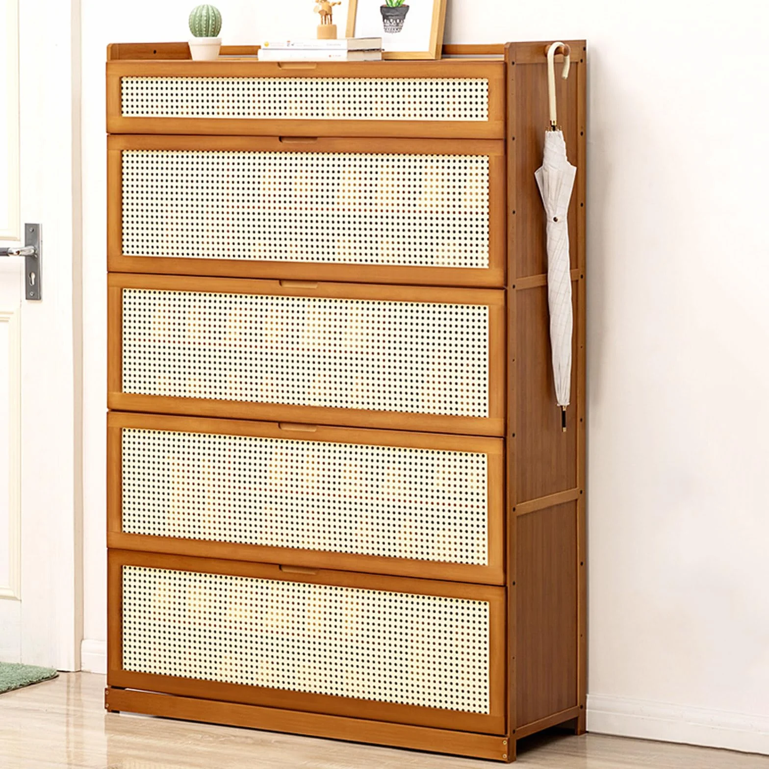 Bambusowa szafka do przechowywania butów z otwieranymi drzwiami i haczykami, stylowy organizer do przedpokoju i salonu, 80 x 33 x 115 cm na obuwie i akcesoria