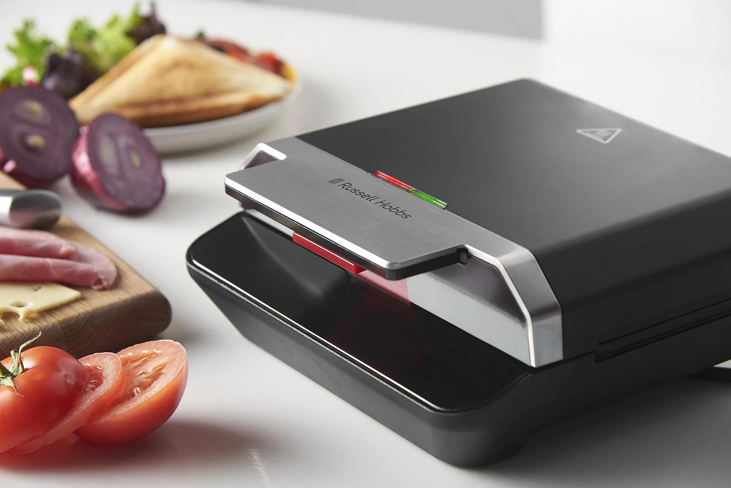 Russell Hobbs Opiekacz do kanapek, wytrzymałe nieprzywierające płyty, łatwy w czyszczeniu, szybkie nagrzewanie, bez BPA, przechowywanie w pionie, 750W, czarny, Creations Easy Clean, 26800-56