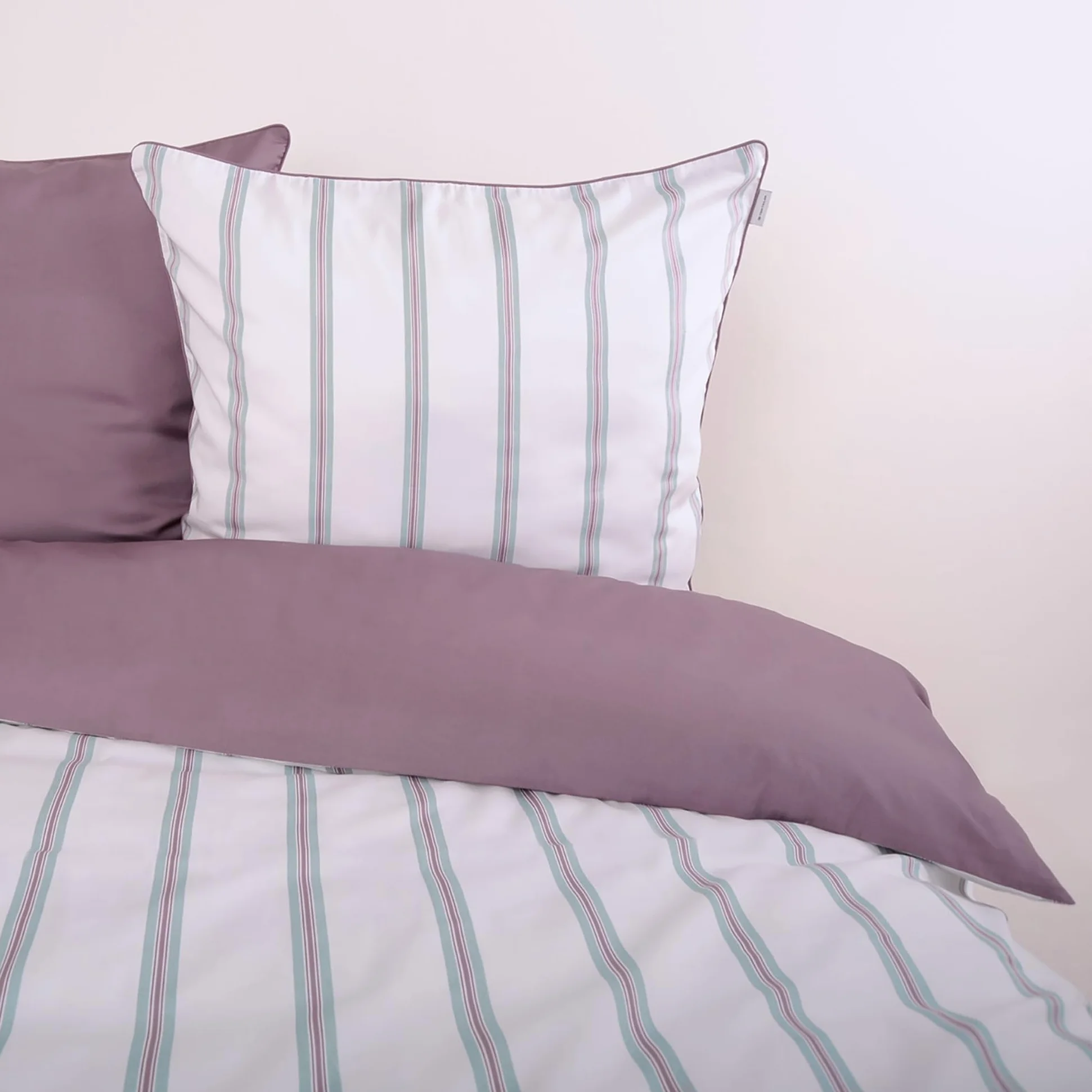 TOM TAILOR Satynowa bielizna 60x80 cm 140x200 cm 100% bawełna satyna CLASSIC SATIN Strings Weiß Lila