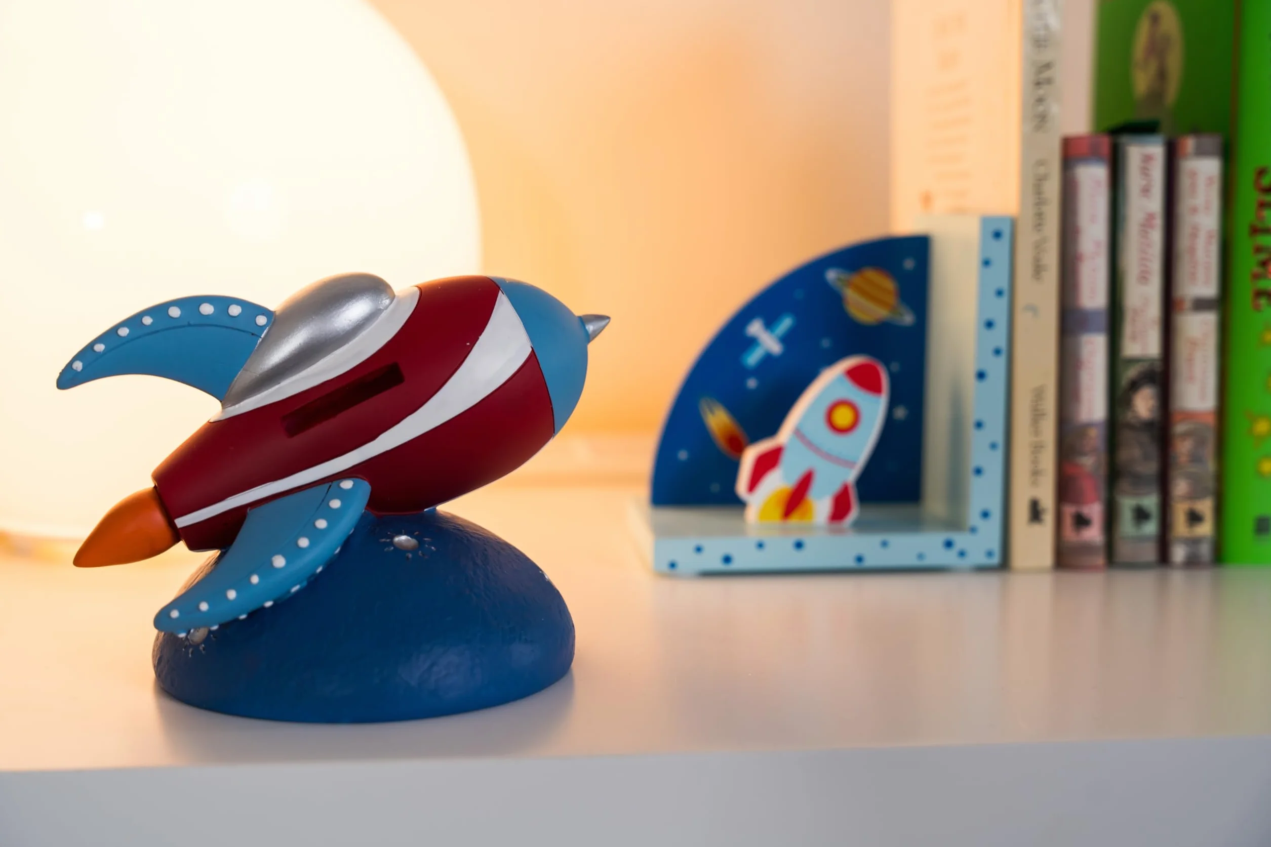 Mousehouse Gifts 3D Rocket Space tematyczne drewniane podpórki dla dzieci dla chłopców lub dziewcząt do pokoju dziecięcego lub sypialni