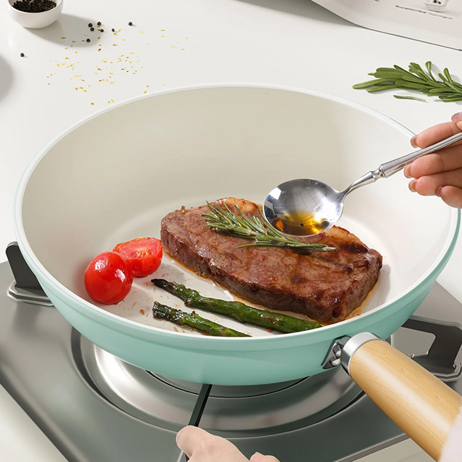 żeliwna Patelnia, Mały Rondel Z Drewnianym Uchwytem, Patelnię Do Smażonej Siatki Jajecznej, Naczynia Kuchenne Do Kuchenki Indukcyjnej Kuchenki Gazowej(Size:24CM,Color:bez lid)