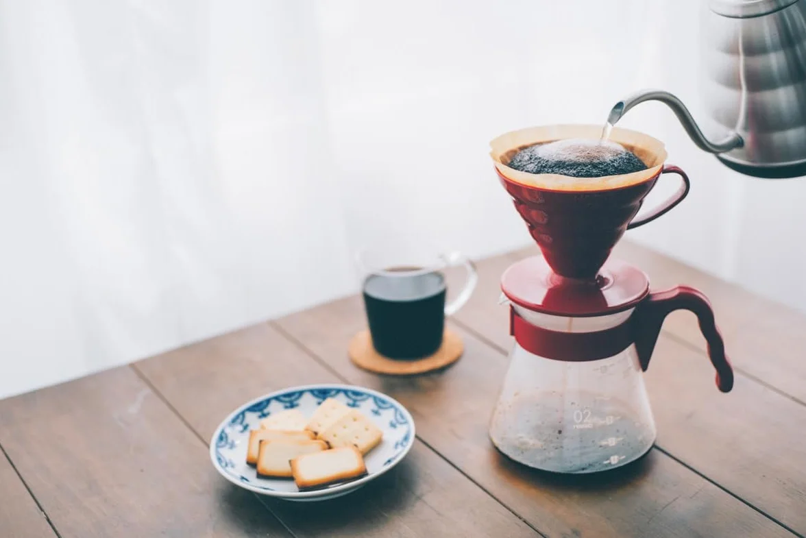 Hario V60 zestaw startowy do nalewania kawy, rozmiar 02, czerwony