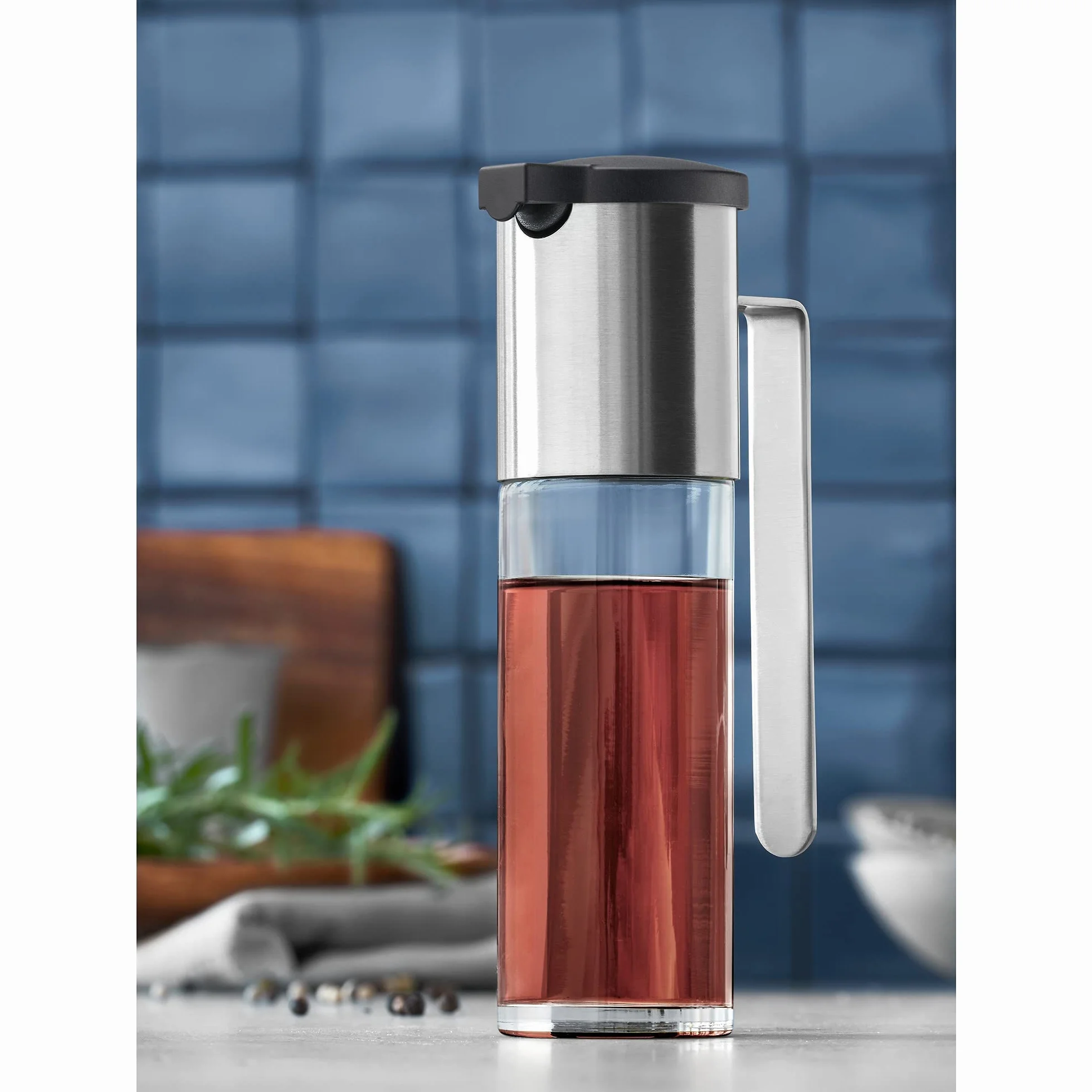 WMF Podstawowy dozownik octu i oleju 120 ml, dozownik octu i oleju z pokrywką aromatyczną, otworem zwrotnym, szklanym pojemnikiem, matowana stal nierdzewna Cromargan