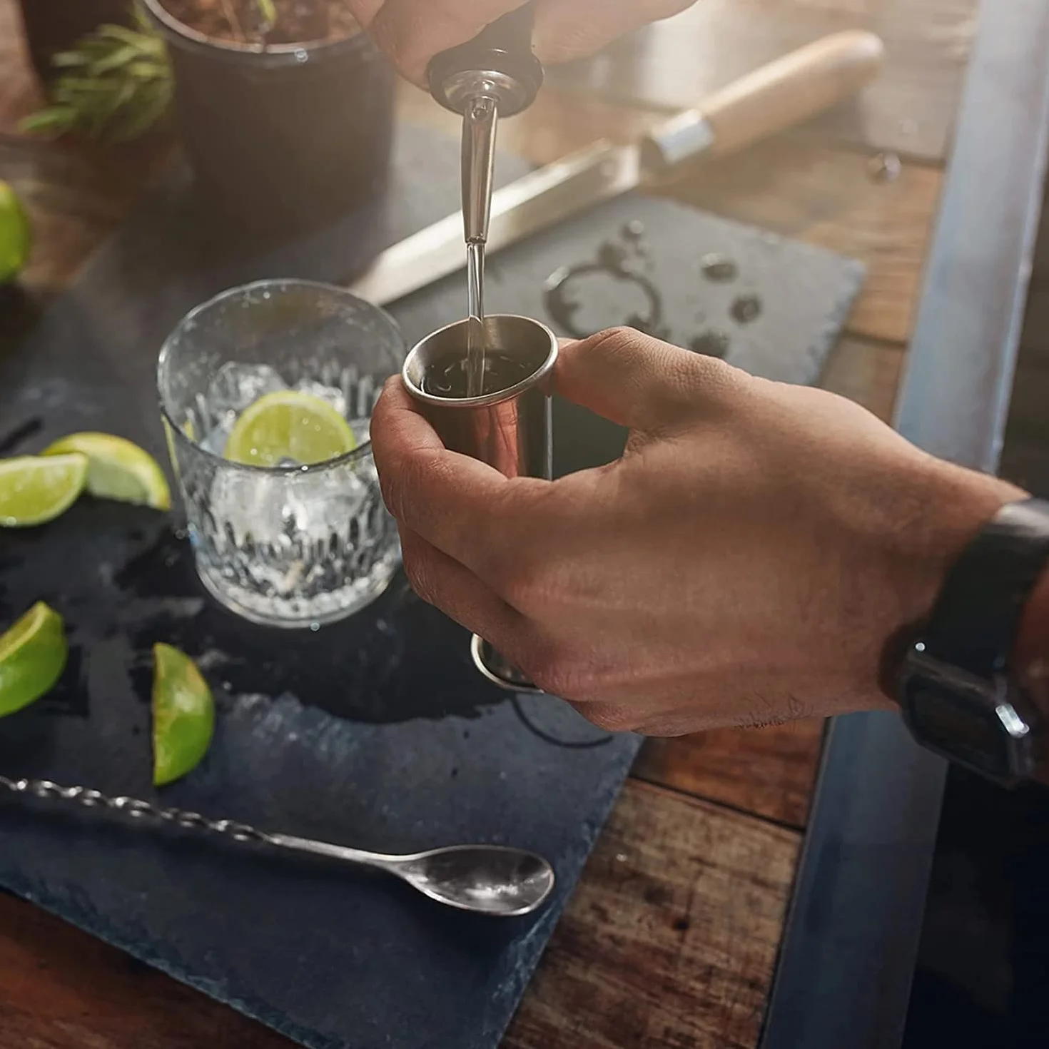 Gvolatee Zestaw koktajlowy 750 ml, 8 elementów ze stali nierdzewnej Shaker Mixer, profesjonalne akcesoria barmańskie, z Shakerem, podwójną miarką, łyżką, nalewakiem, do domu, mieszania drinków, baru, na imprezy (srebrny)
