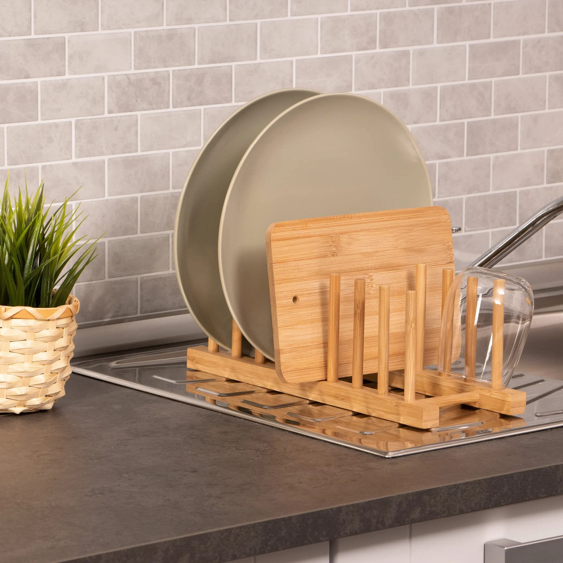 COM-FOUR® Bambusowy Stojak na Naczynia - Nowoczesny Organizer do Kuchni - Solidny Uchwyt na Talerze i Pokrywy (1 Sztuka - 34x12,5x12cm Brąz)