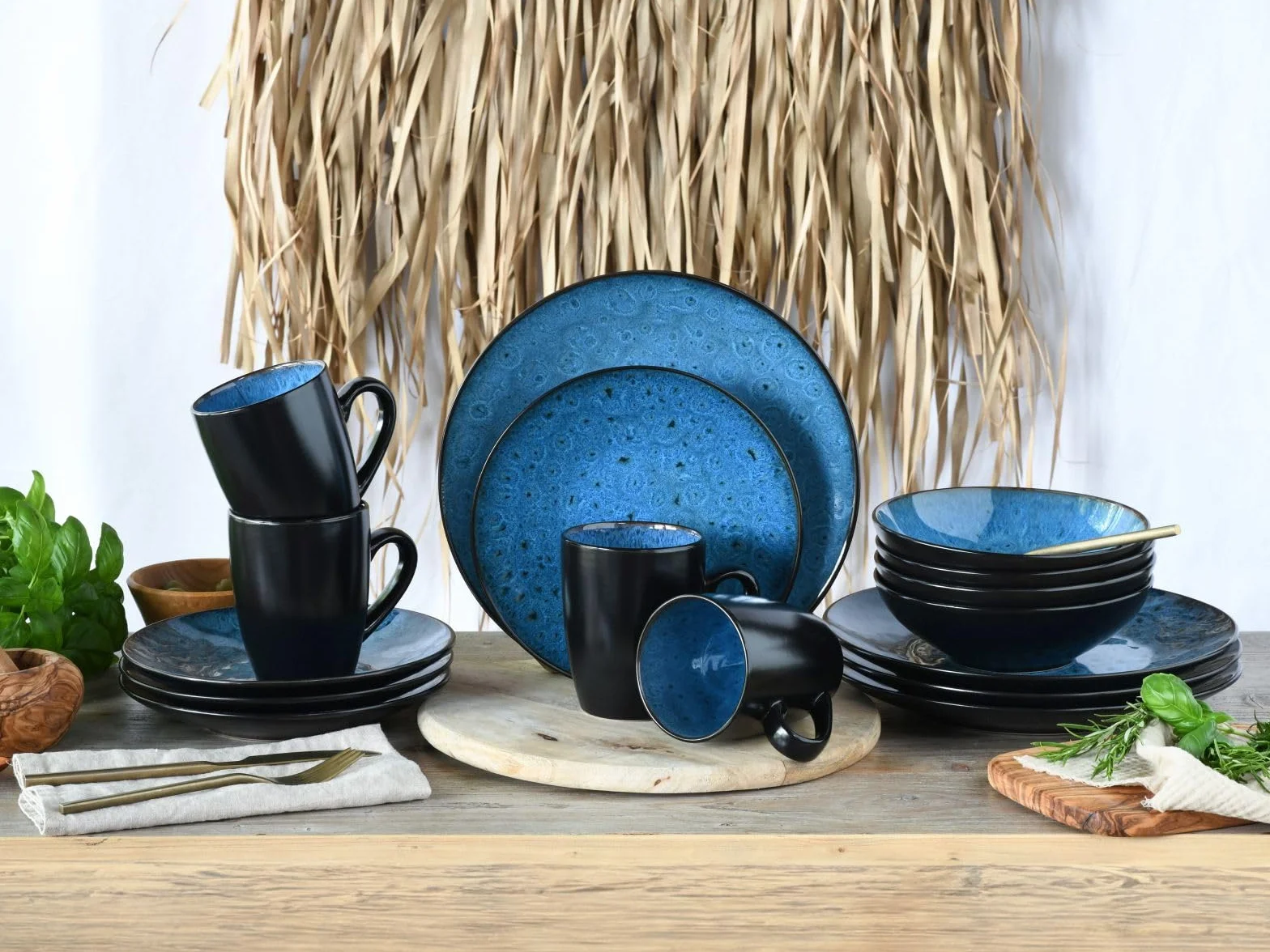 CreaTable, 23630, seria CAPRI - glazura reaktywna, 16-częściowy zestaw naczyń, serwis kombi z kamionki, nadaje się do mycia w zmywarce i używania w kuchence mikrofalowej, wysokiej jakości produkcja