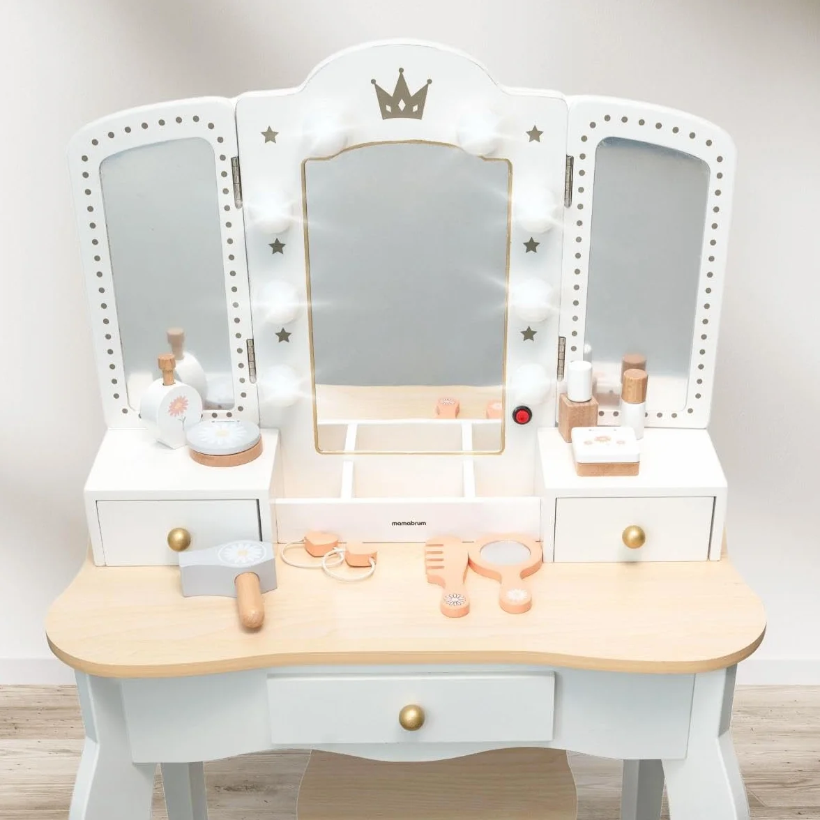 Mamabrum Drewniana Toaletka dla Dzieci 3+, XXL z Taboretem i Oświetleniem LED, 3-Skrzydłowe Lustro, Duża Szuflada, Akcesoria, Odgrywanie Ról Make-up, Solidna Konstrukcja, Zamieniana w Biurko
