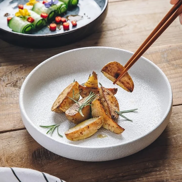 Ceramiczne talerze obiadowe, głębokie, okrągłe naczynie do serwowania kuchni zachodniej, restauracji i domowej kuchni, idealne do owoców i przekąsek, elegancka zastawa stołowa do jadalni