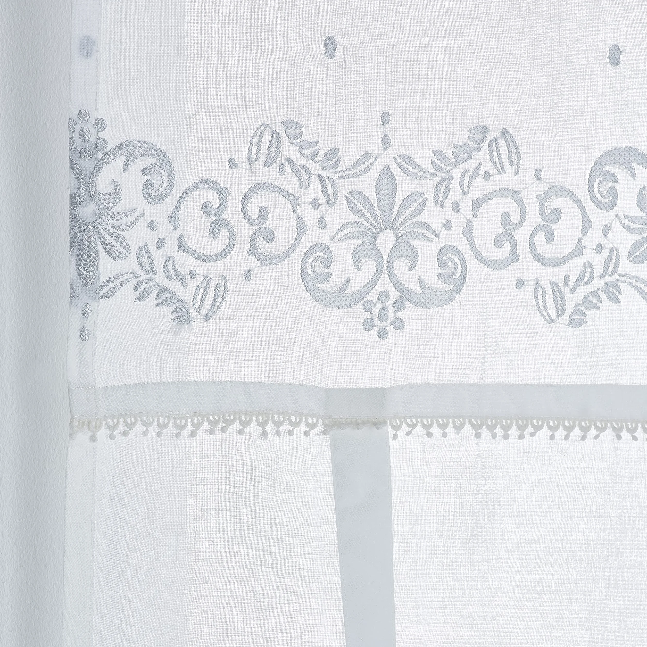 Kutti Firanka rzymska Jolie ze szlufkami do wiązania, przepuszczająca światło, styl dworkowy, romantyczny haft, wymiary: szerokość 120 cm x wysokość 100 cm