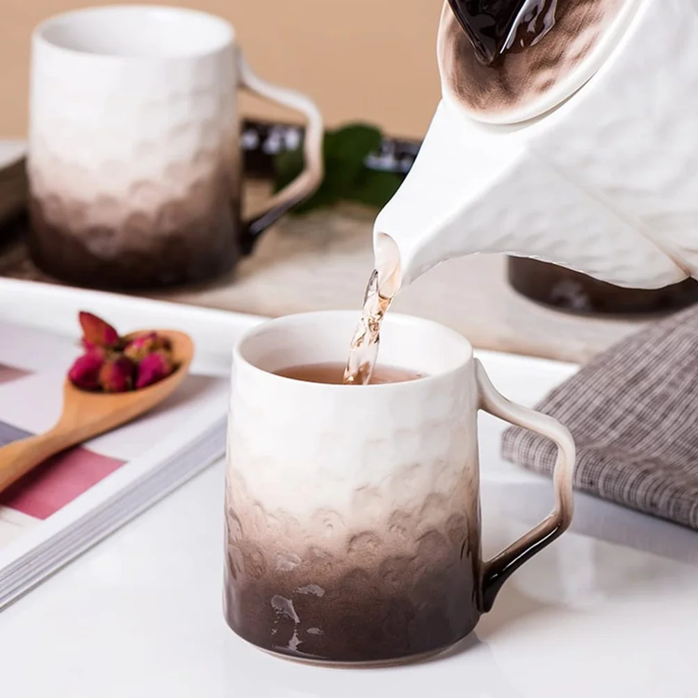 Ceramiczny zestaw do herbaty z tacą, kubkiem na wodę i czajnikiem, idealny do użytku domowego i popołudniowej kawy